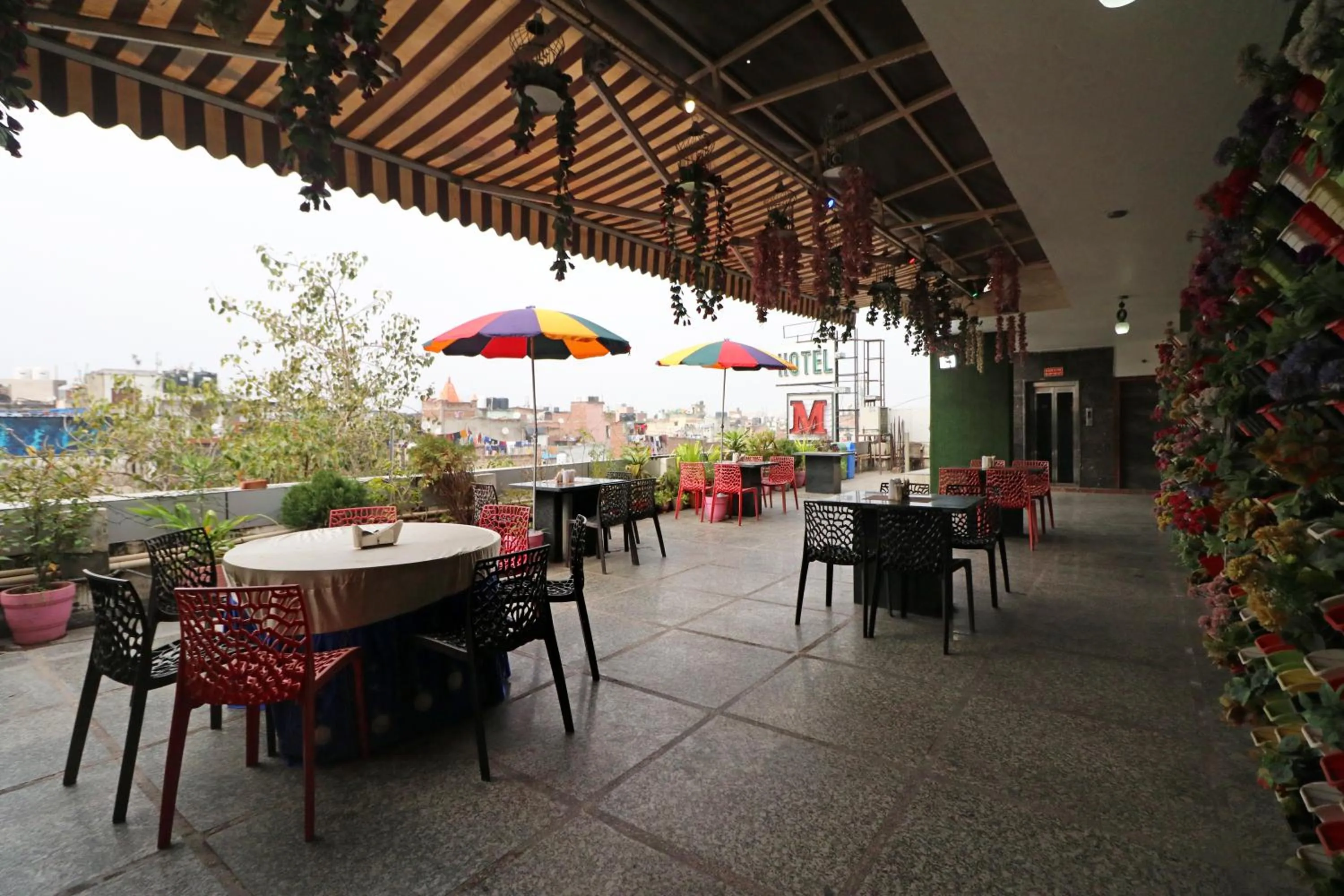 Restaurant/places to eat in Hotel Mannat international by Mannat