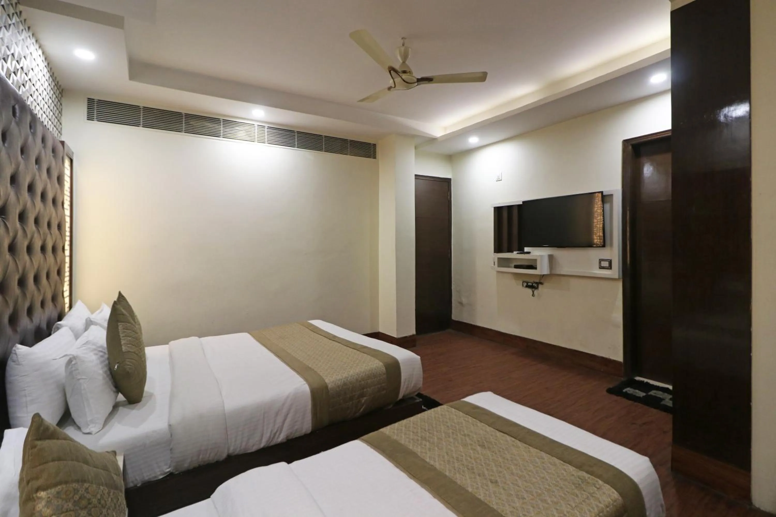 Bed in Hotel Mannat international by Mannat