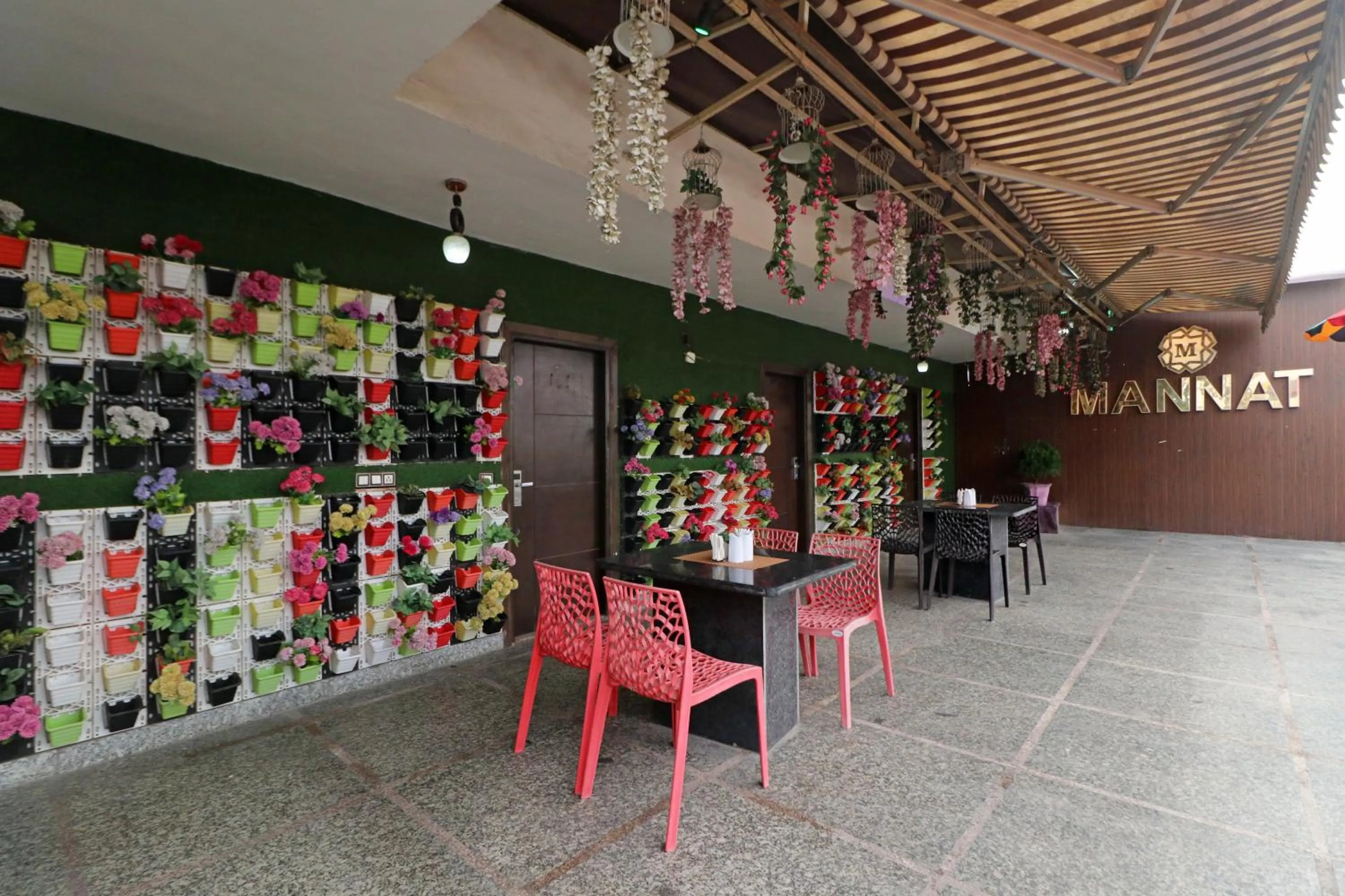 Restaurant/places to eat in Hotel Mannat international by Mannat