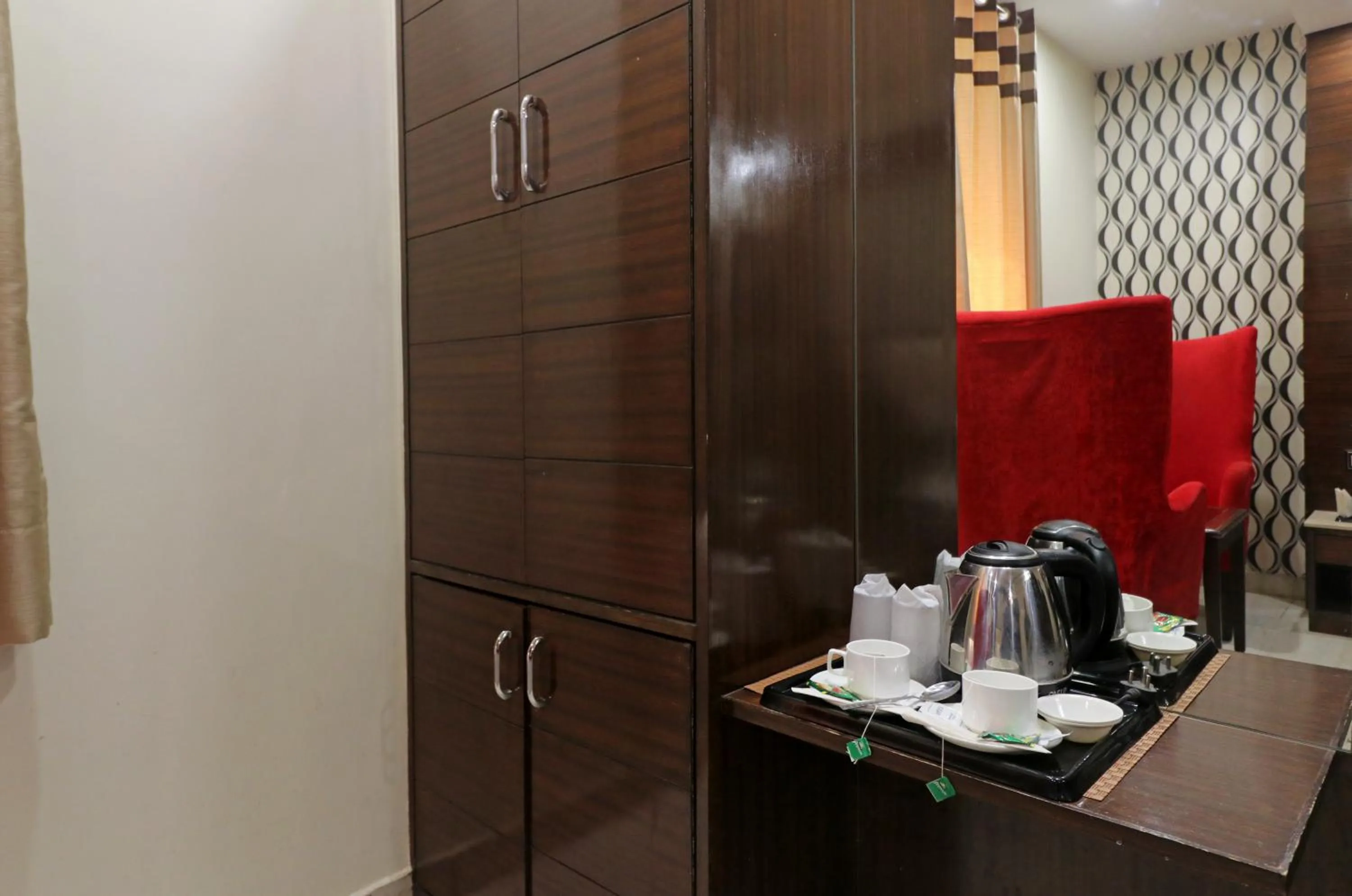 Coffee/tea facilities in Hotel Mannat international by Mannat