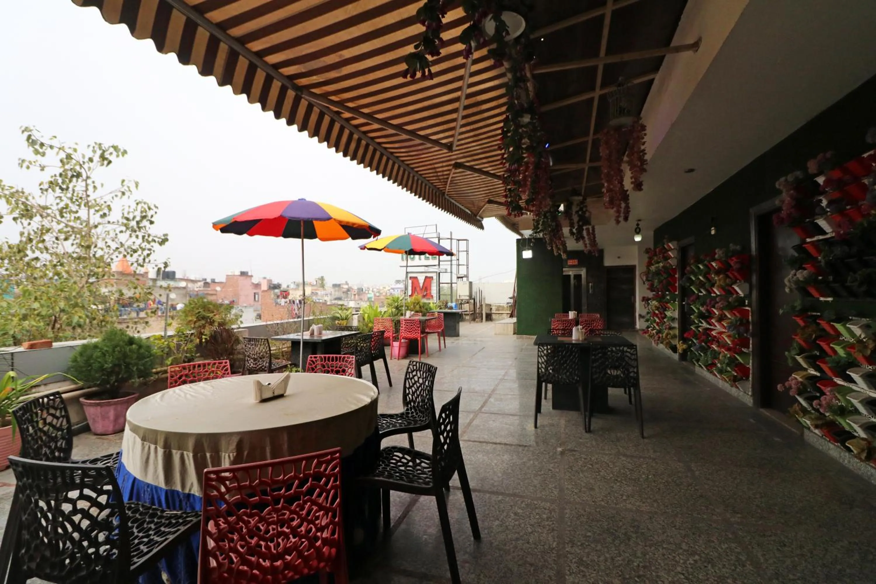 Restaurant/places to eat in Hotel Mannat international by Mannat