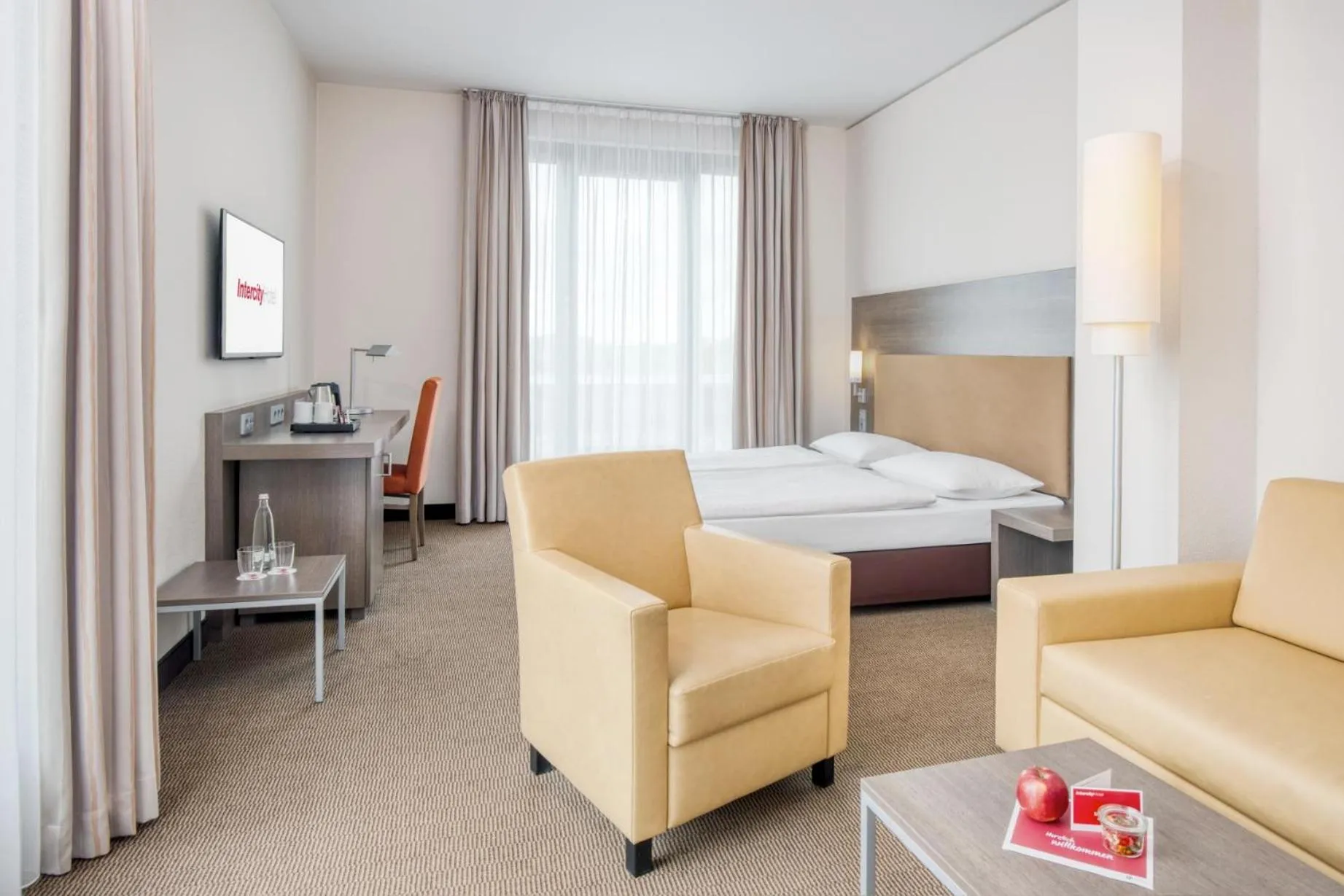 Photo of the whole room, Bed in IntercityHotel Dresden