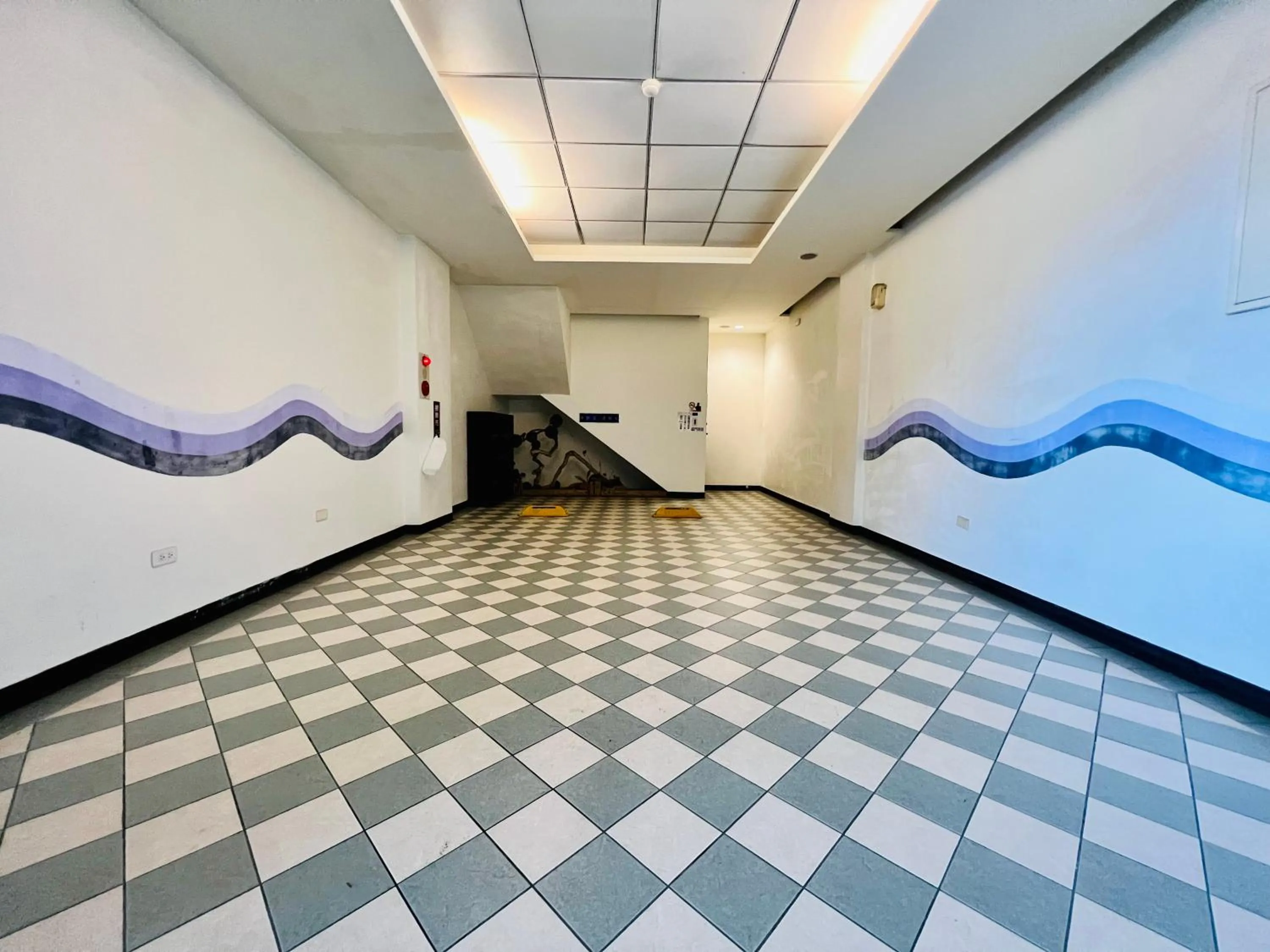 Parking in Motel Fabulous