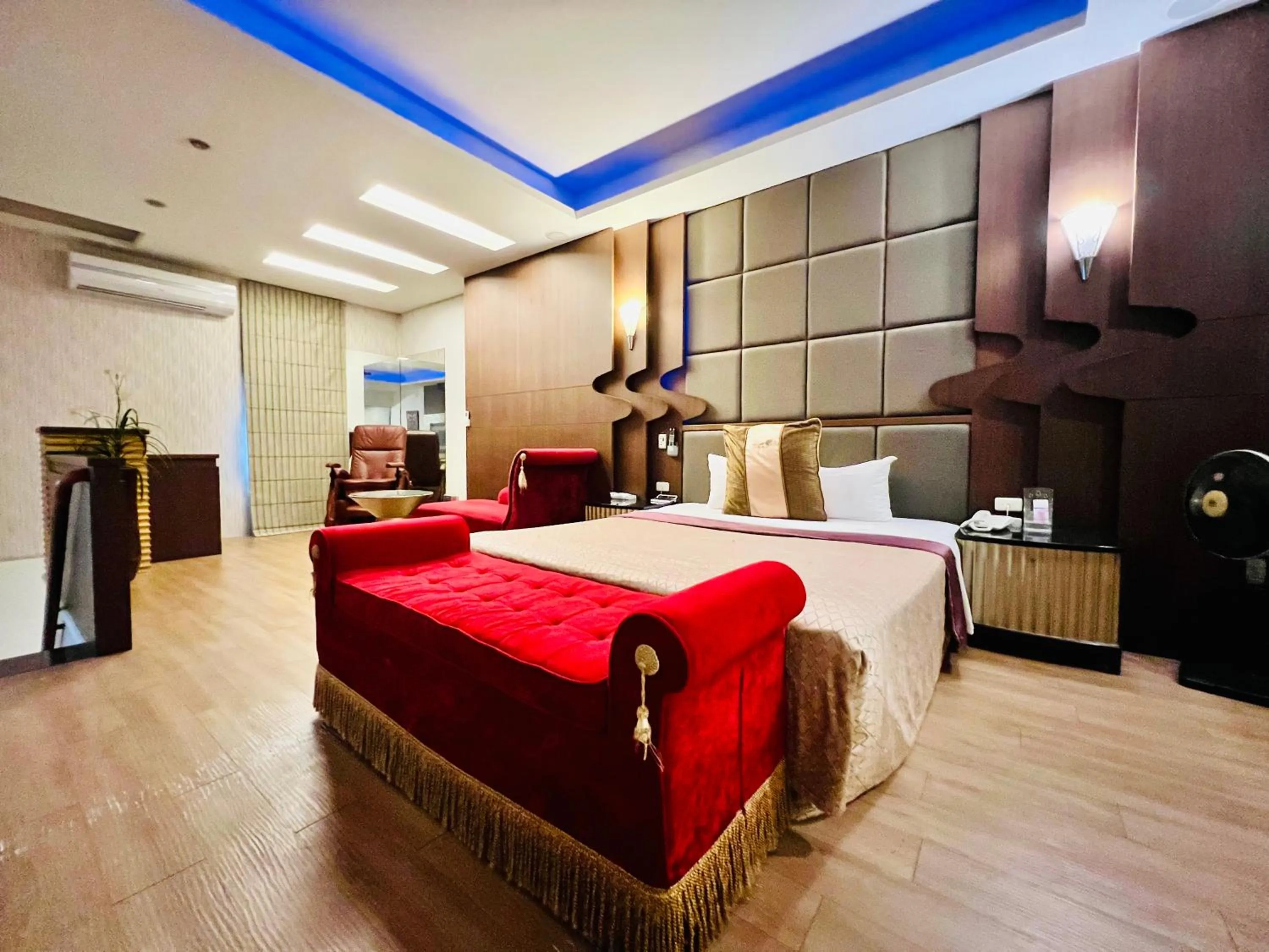 Bedroom, Bed in Motel Fabulous