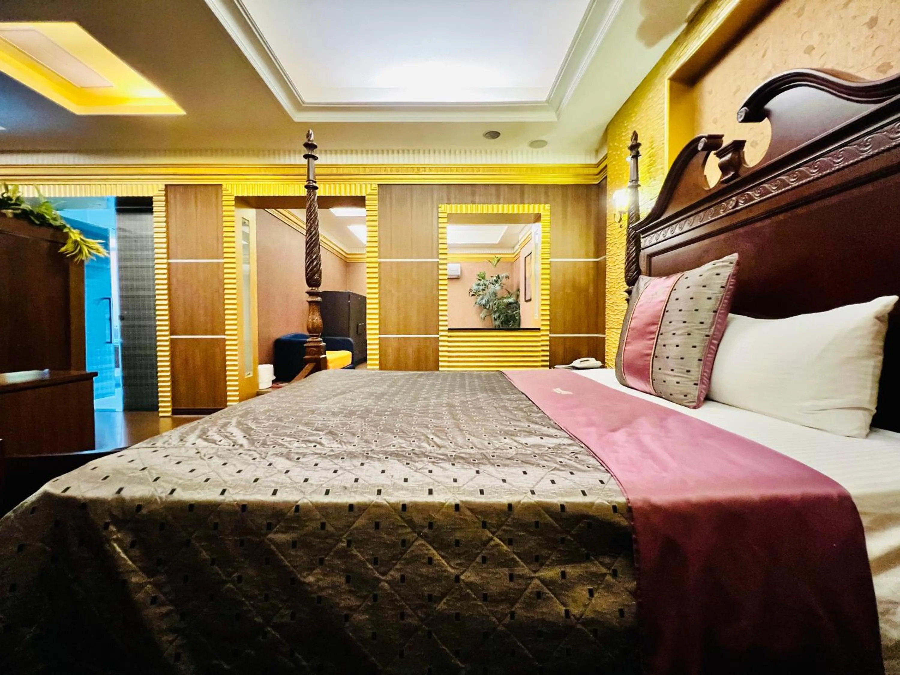 Bedroom, Bed in Motel Fabulous