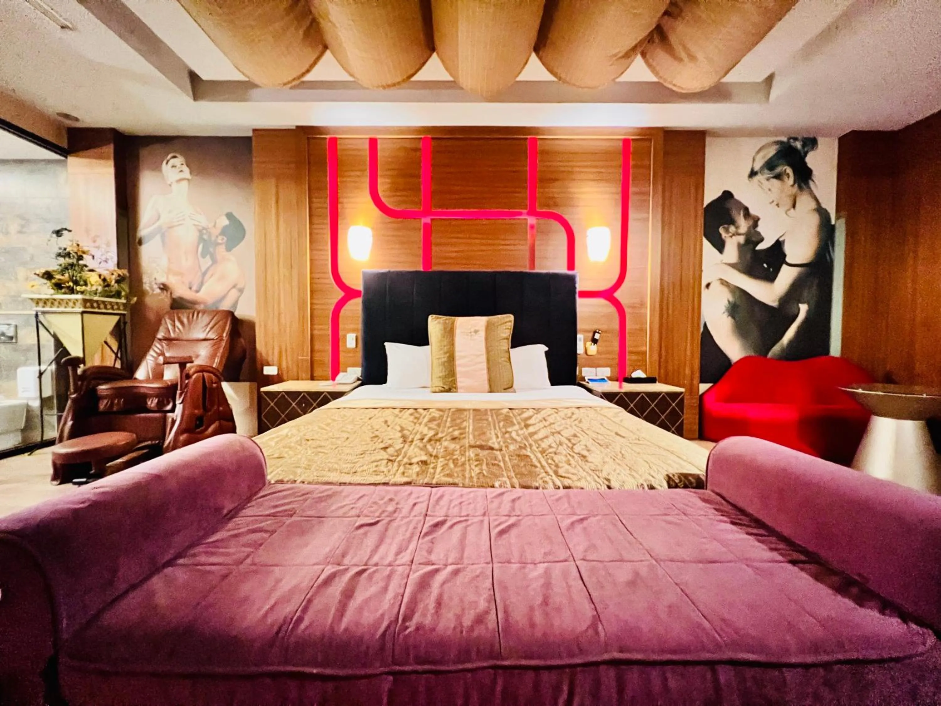 Bedroom, Bed in Motel Fabulous