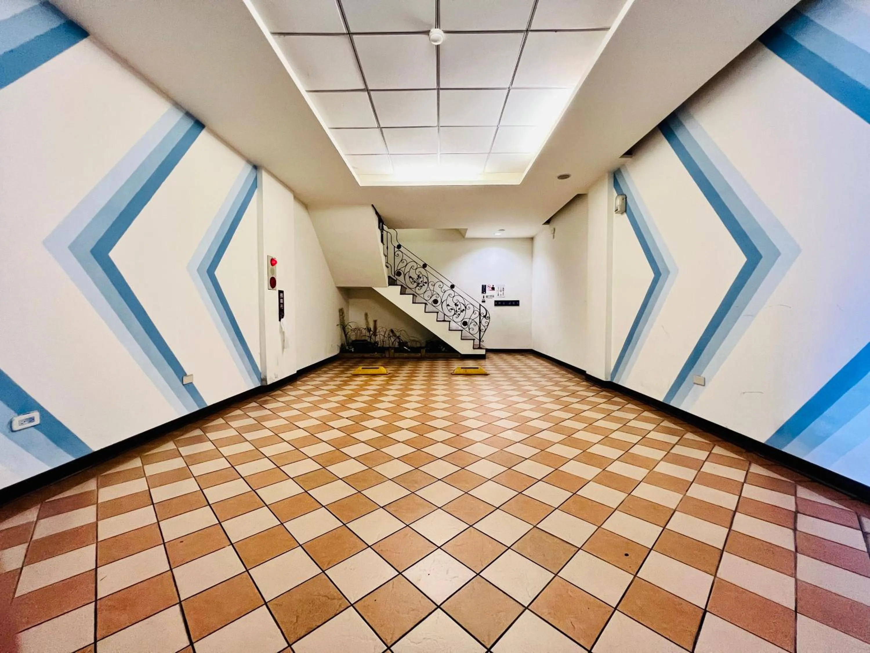 Parking in Motel Fabulous