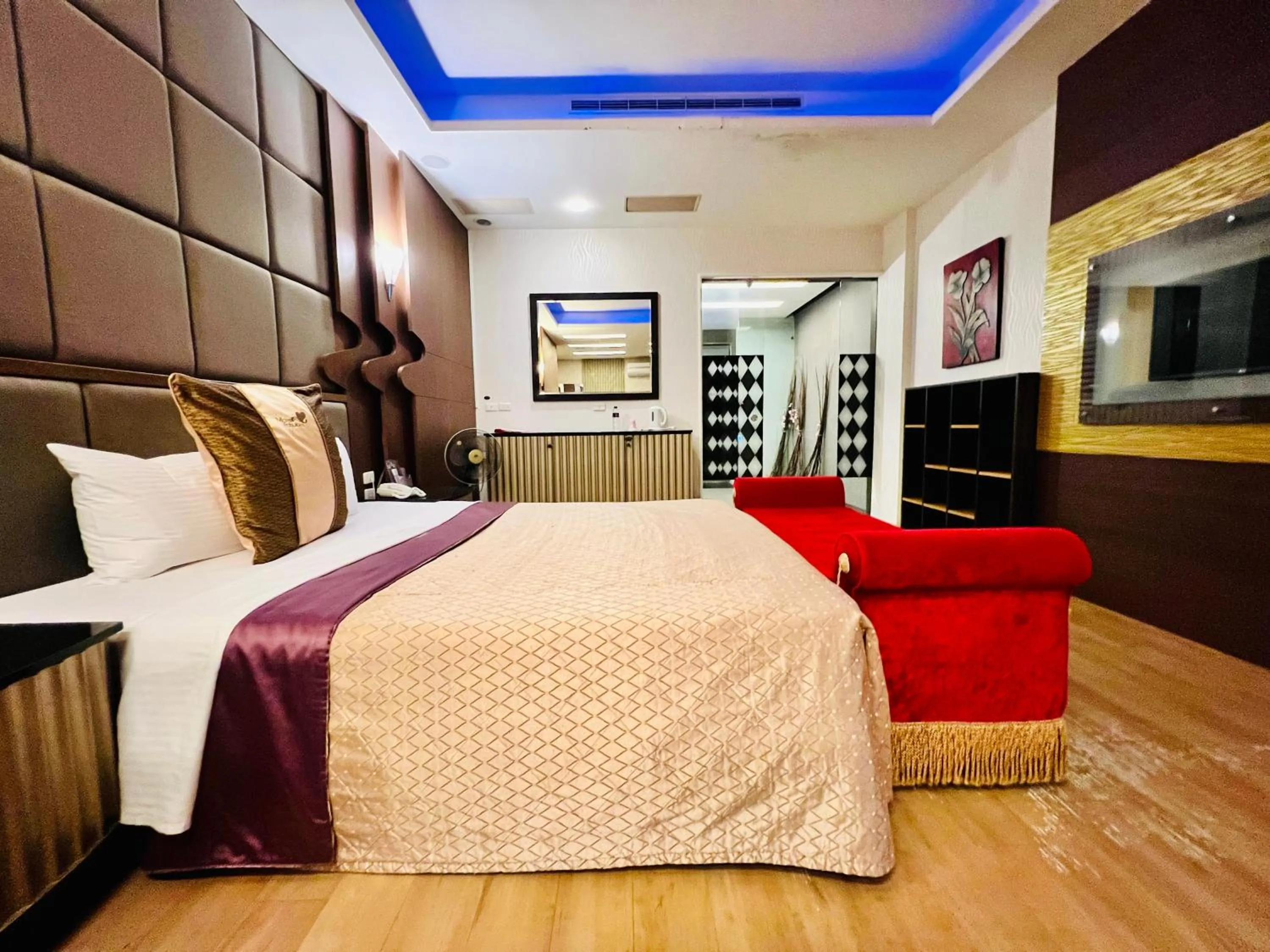 Bedroom, Bed in Motel Fabulous