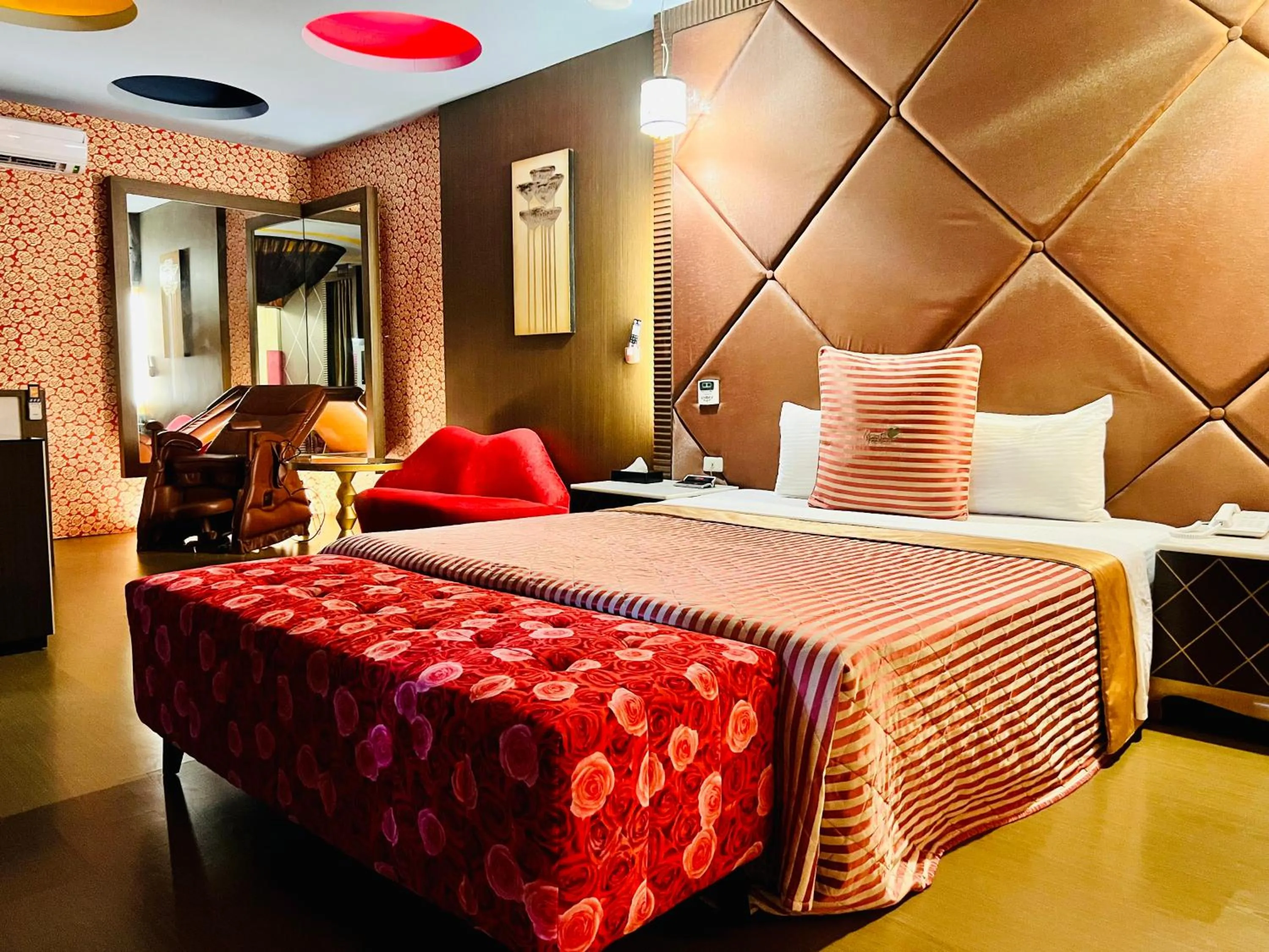 Bedroom, Bed in Motel Fabulous