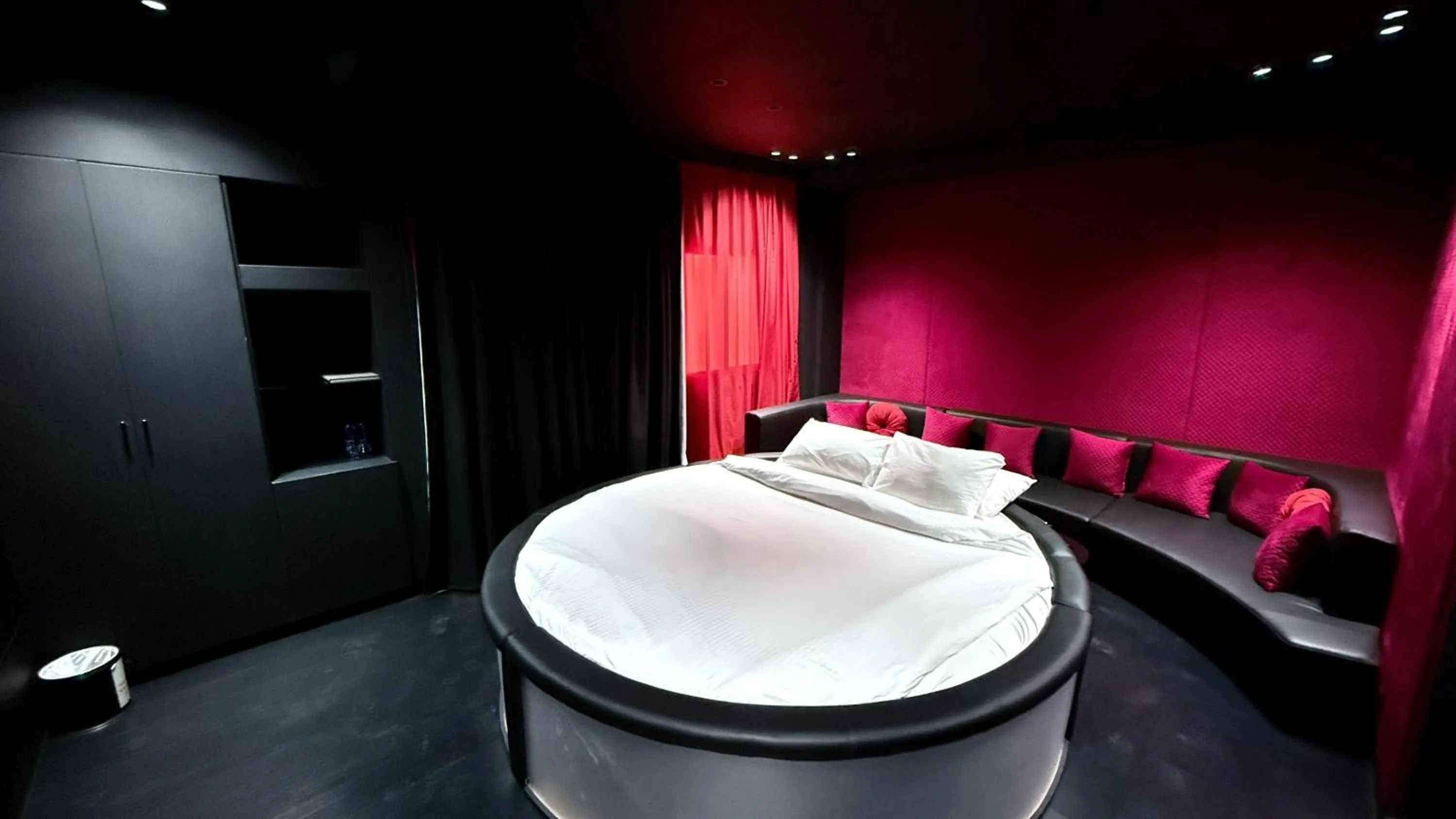 Photo of the whole room, Bed in Palette Sharjah Aparthotel formerly Royal Tulip