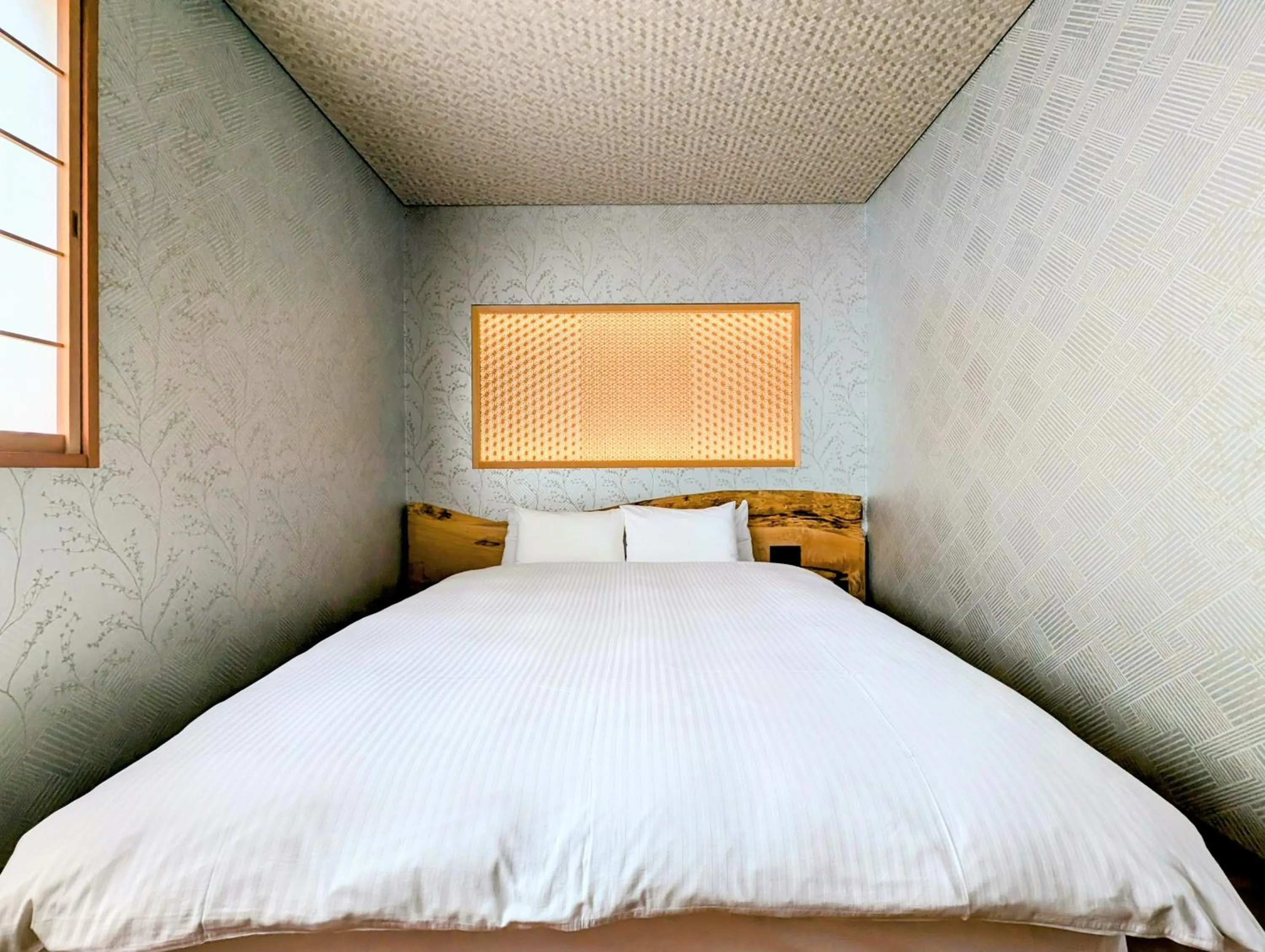 Bed in ひがし茶屋街らしく金沢 Hotel Rashiku kanazawa