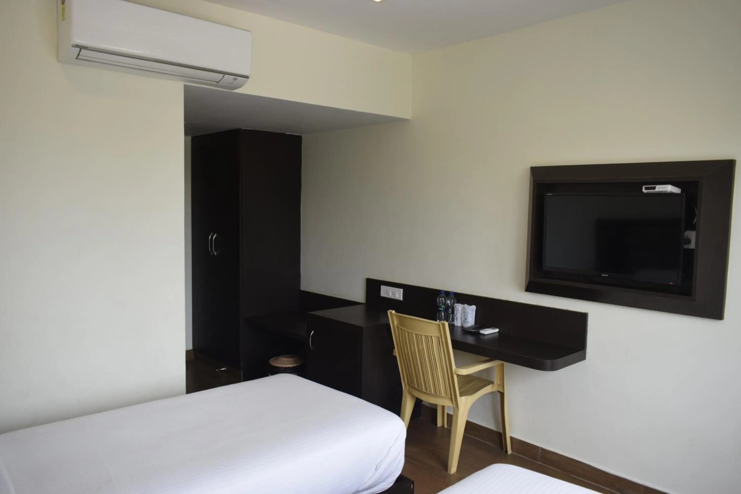 TV and multimedia in Golden Parrk