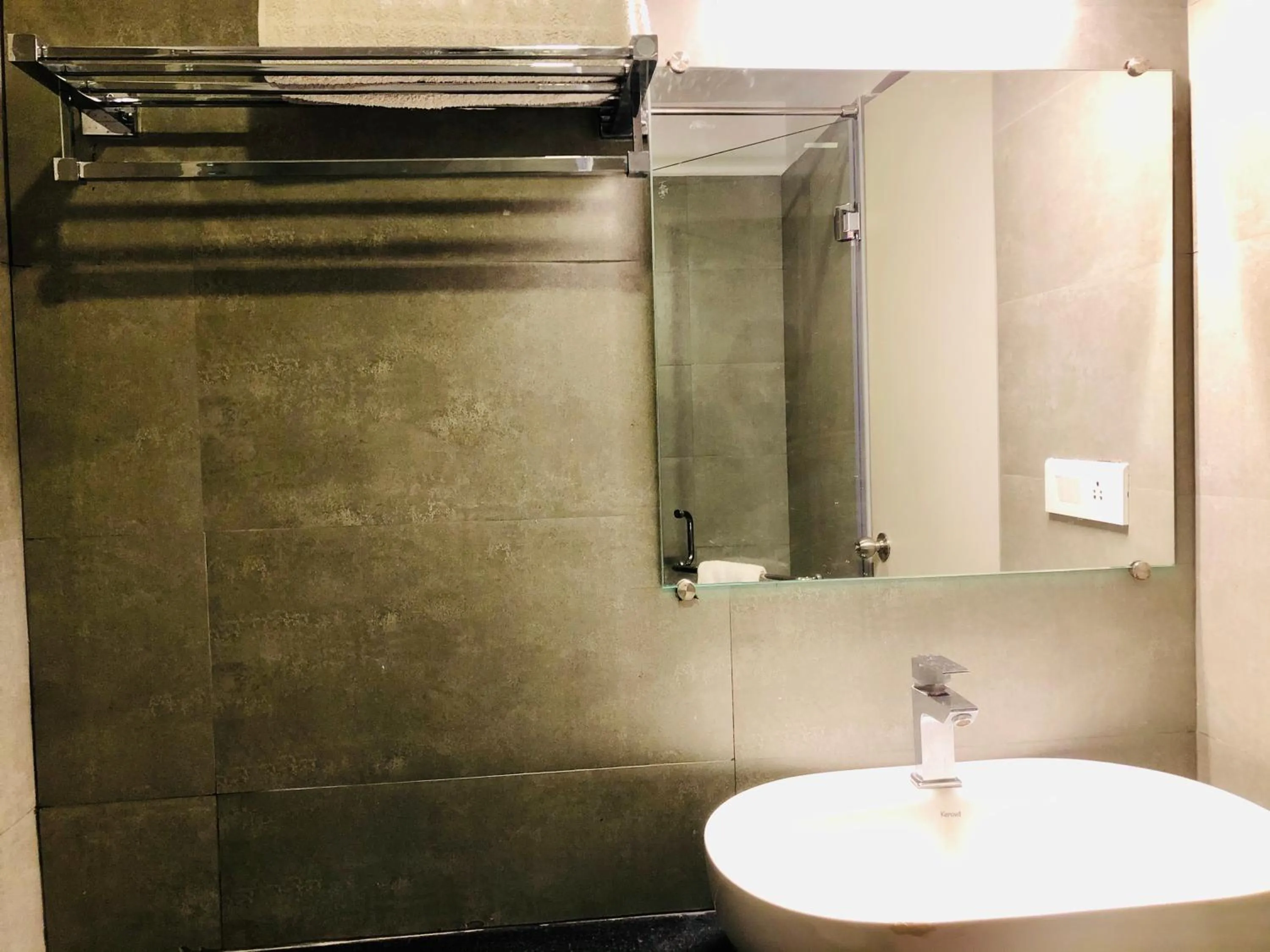 Bathroom in Golden Parrk