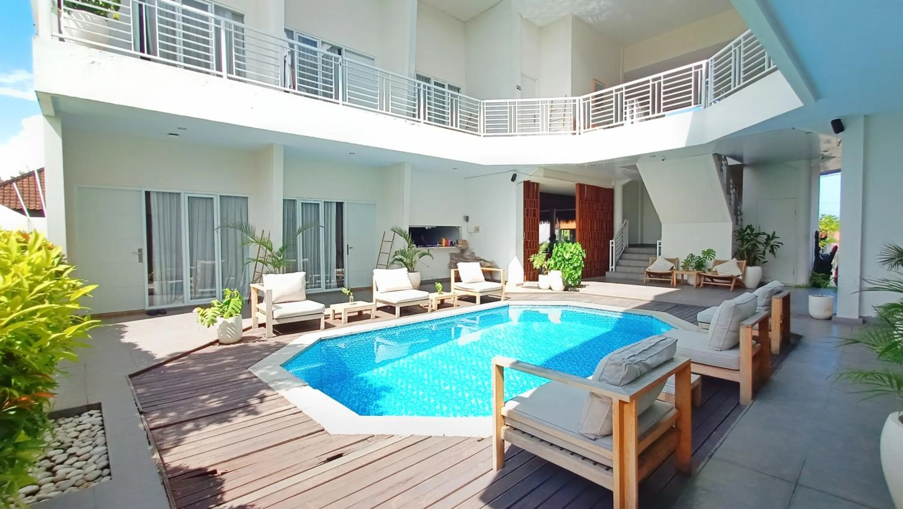 Pool view in Casa Due