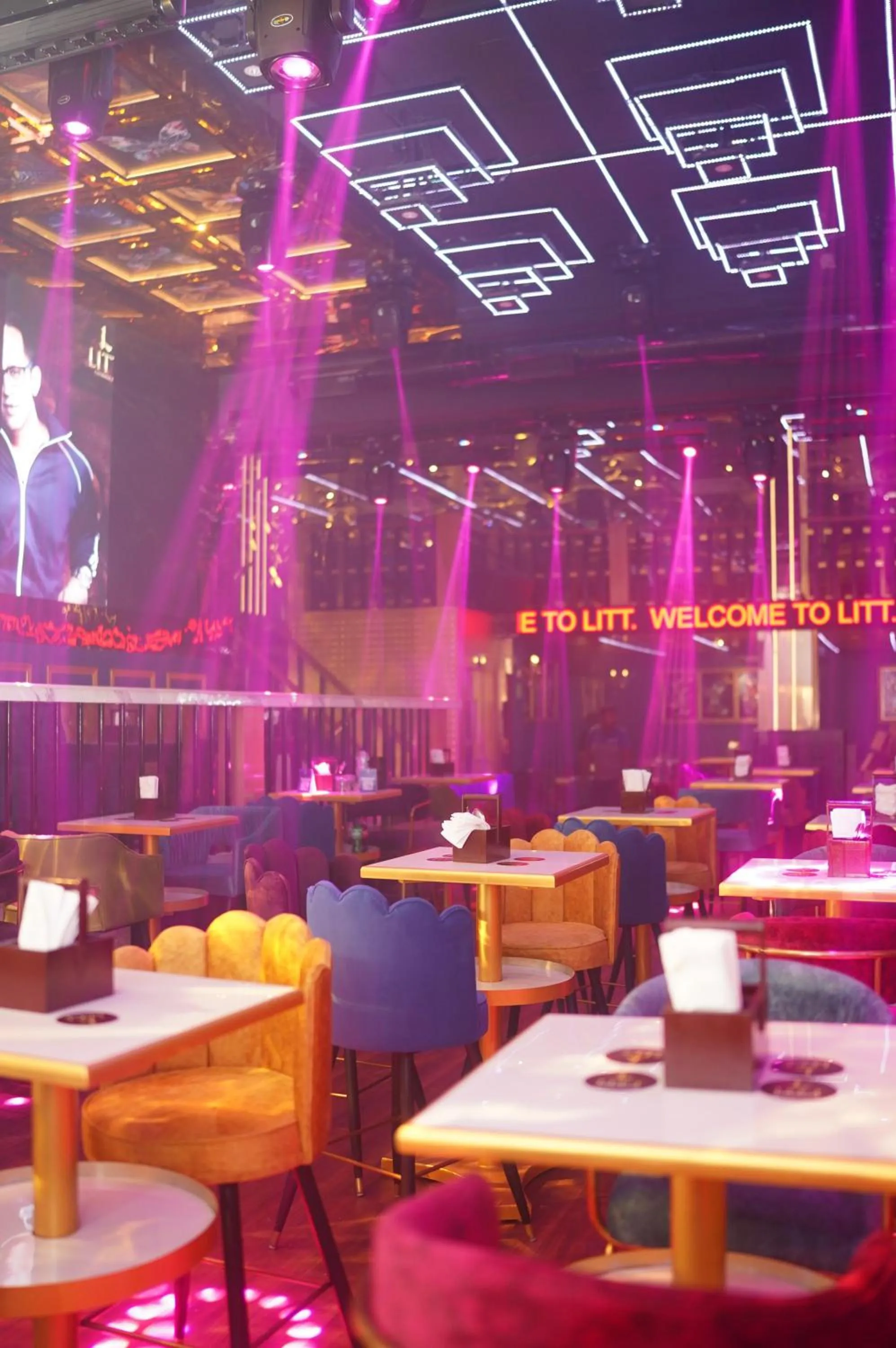 Restaurant/places to eat in Golden Parkk Hotel