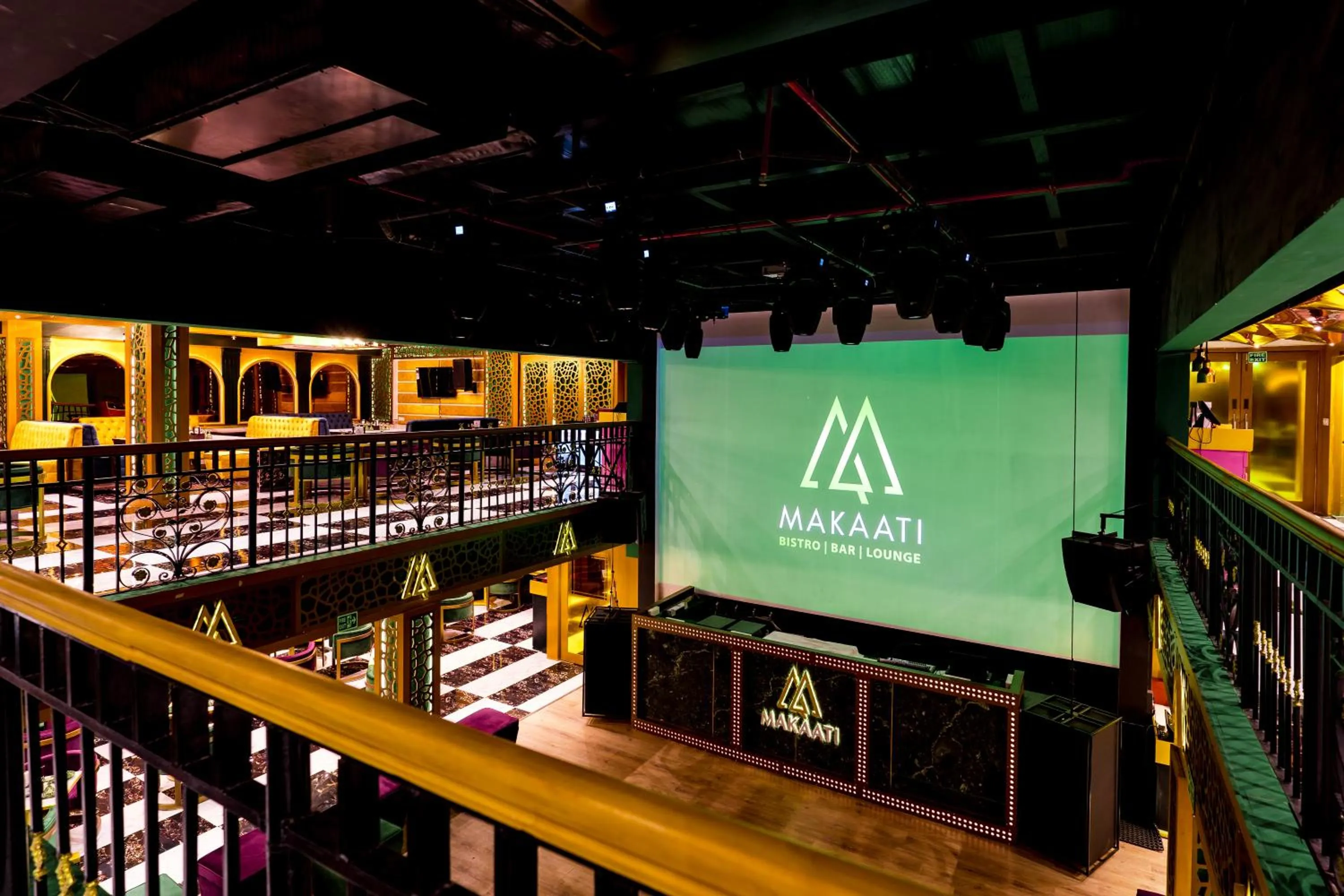 Restaurant/places to eat in Golden Parkk Hotel