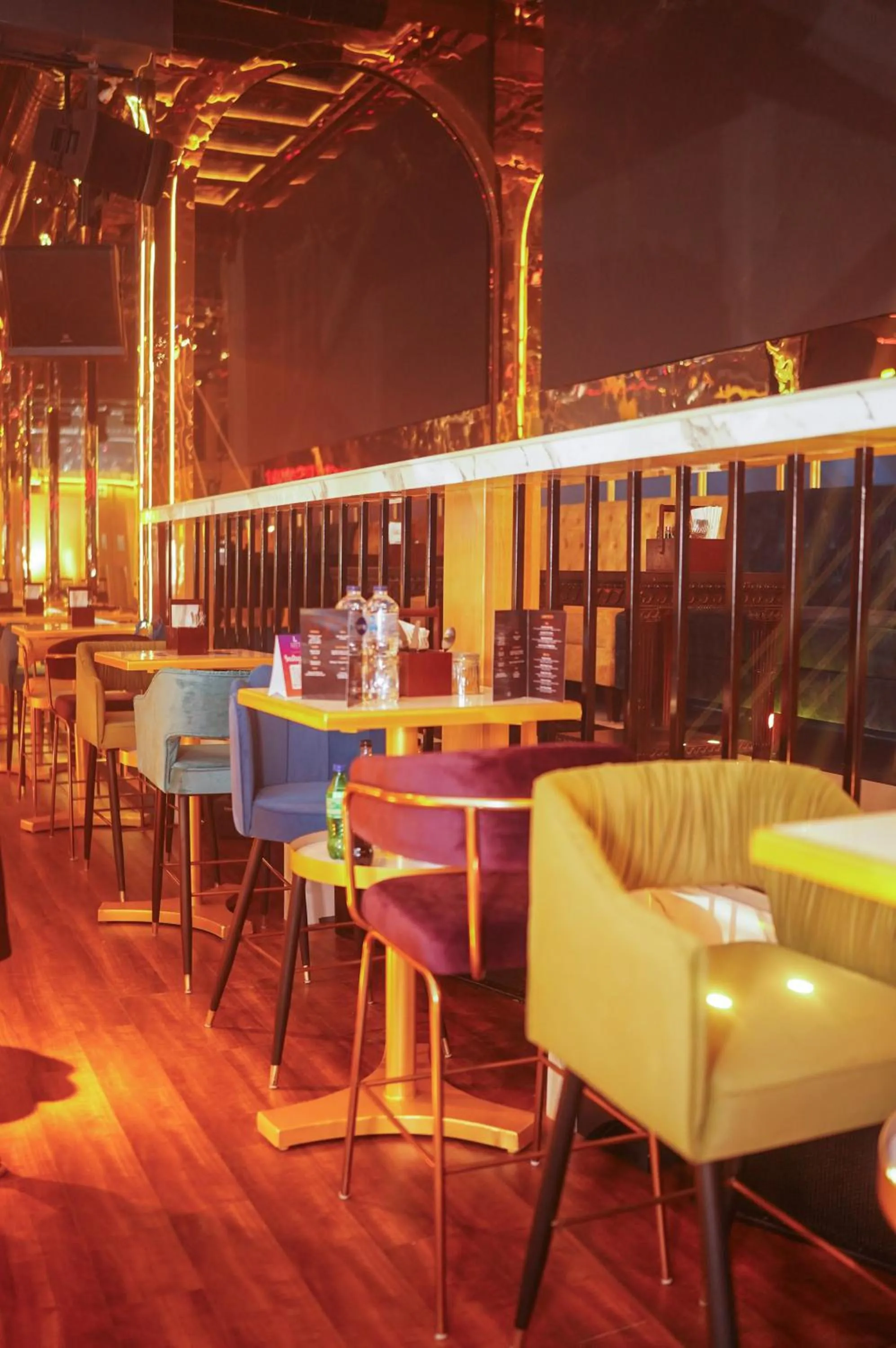 Restaurant/places to eat in Golden Parkk Hotel