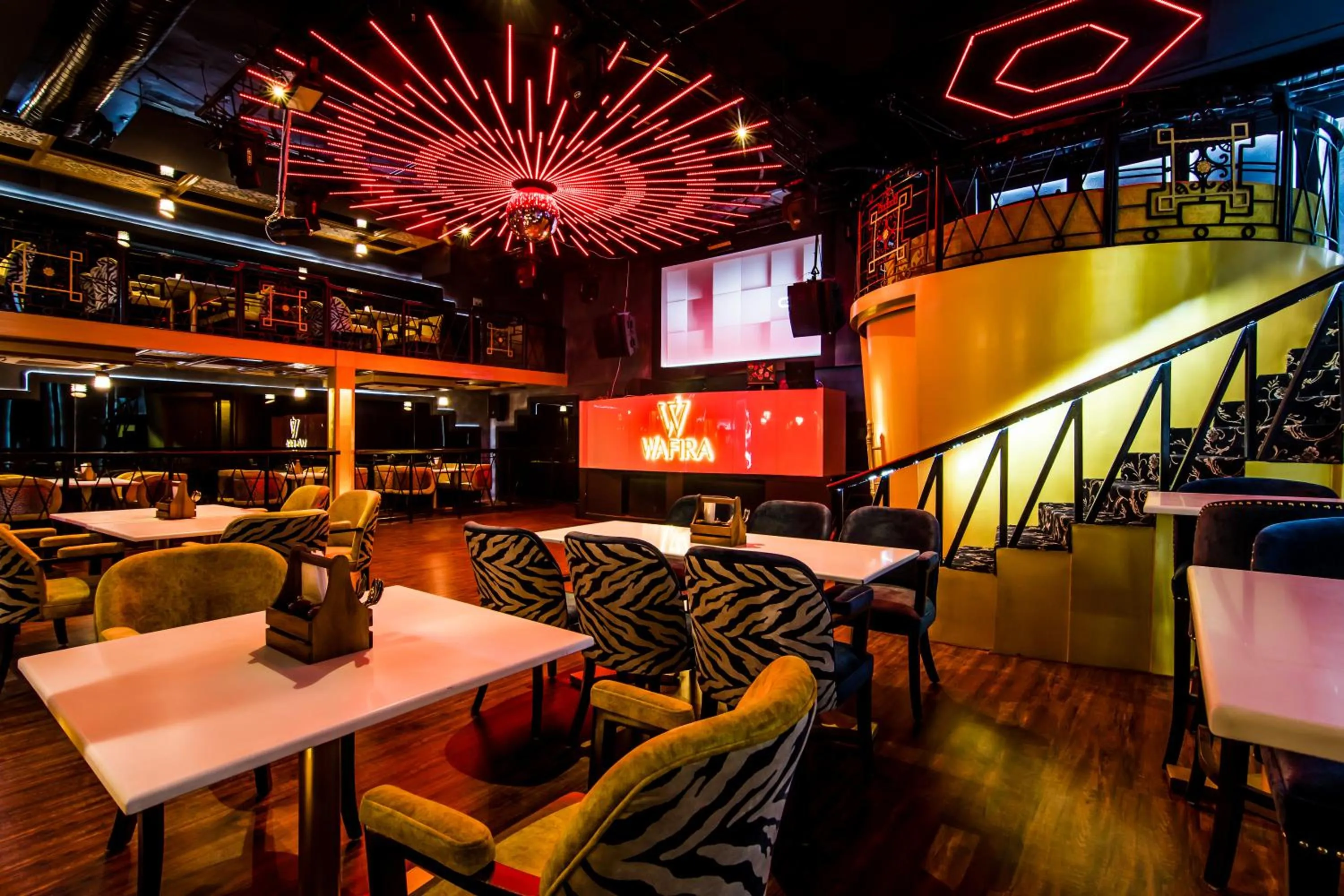 Restaurant/places to eat in Golden Parkk Hotel