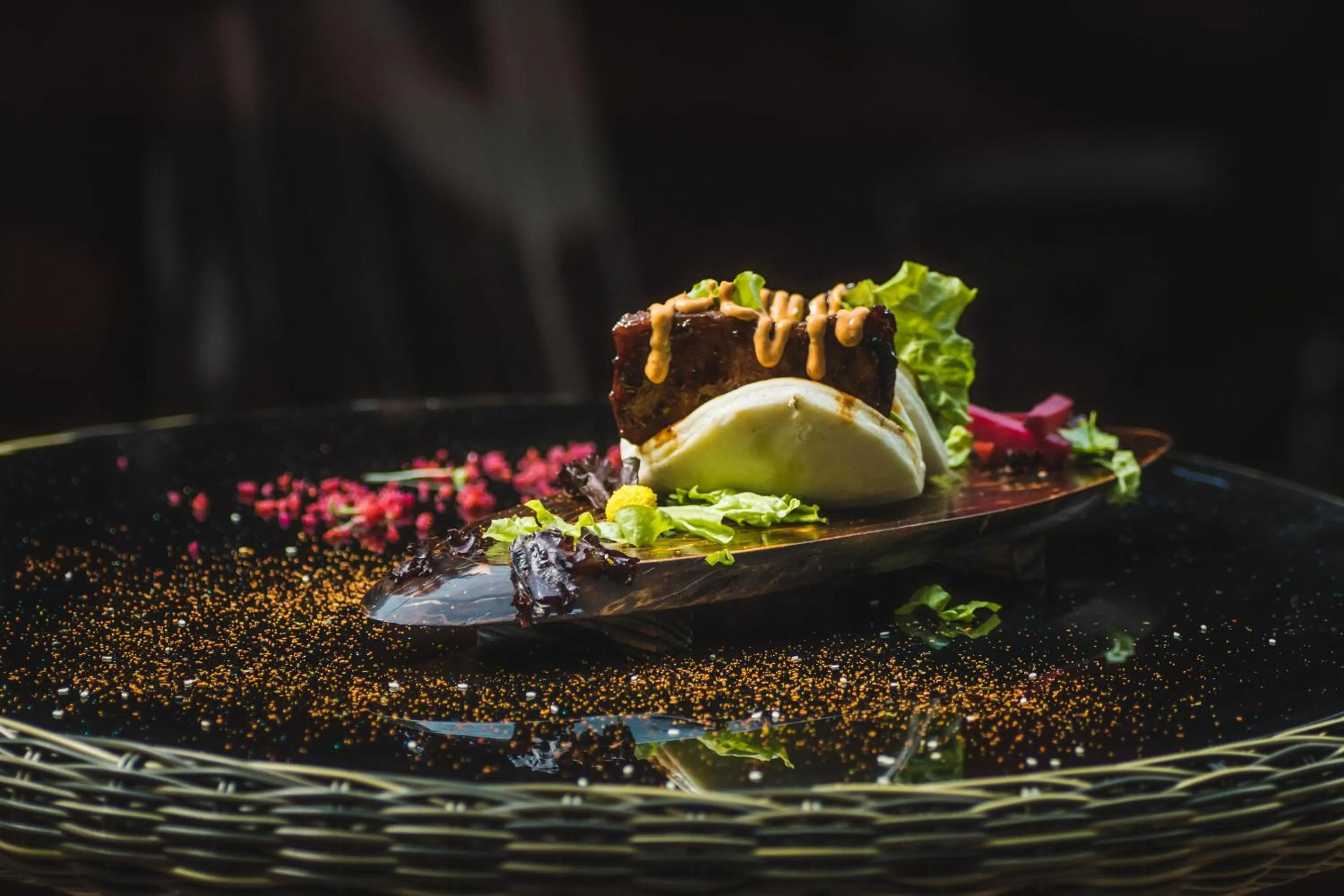 Restaurant/places to eat in Golden Parkk Hotel