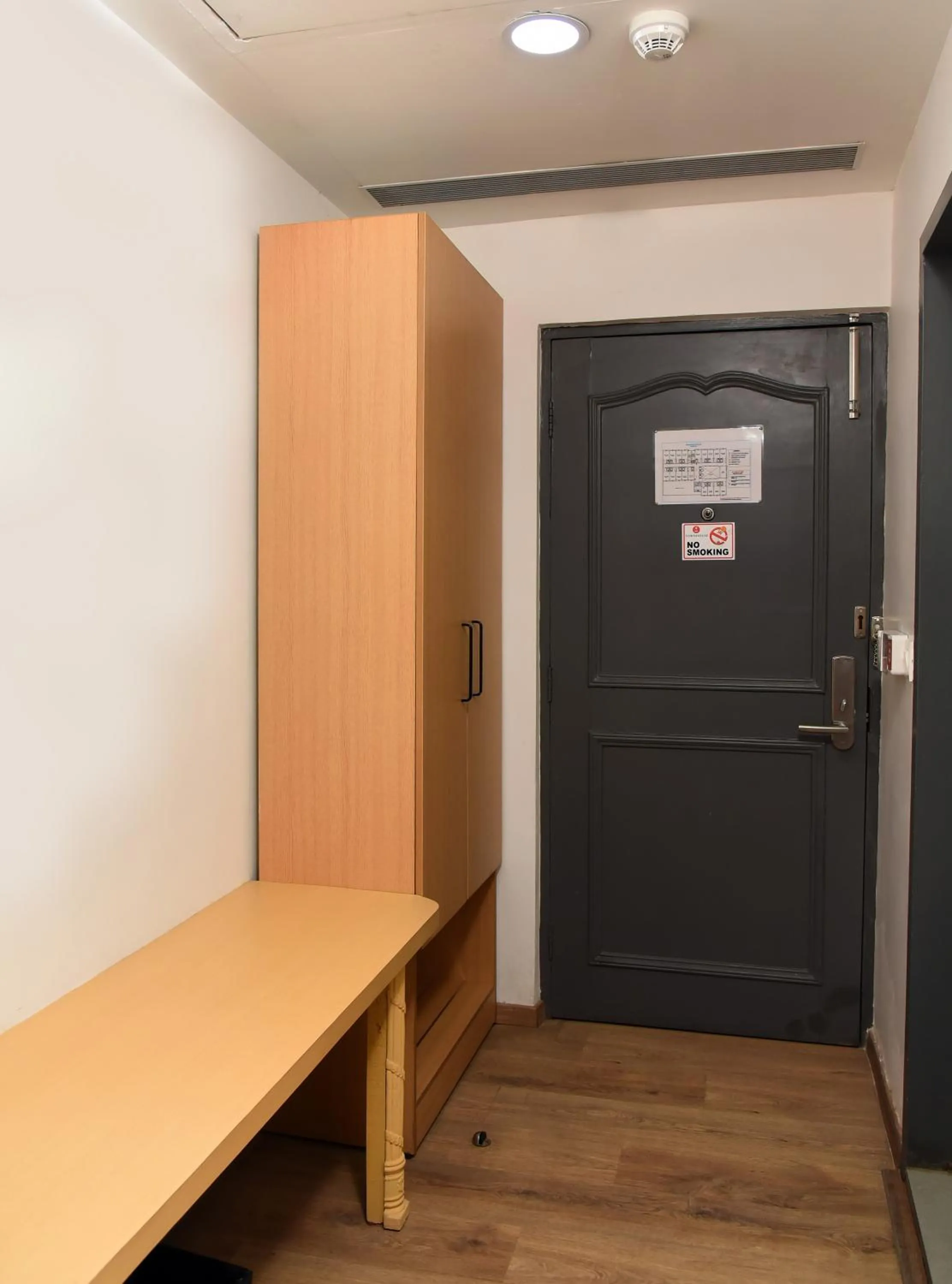 Communal lounge/ TV room in Golden Parkk Hotel