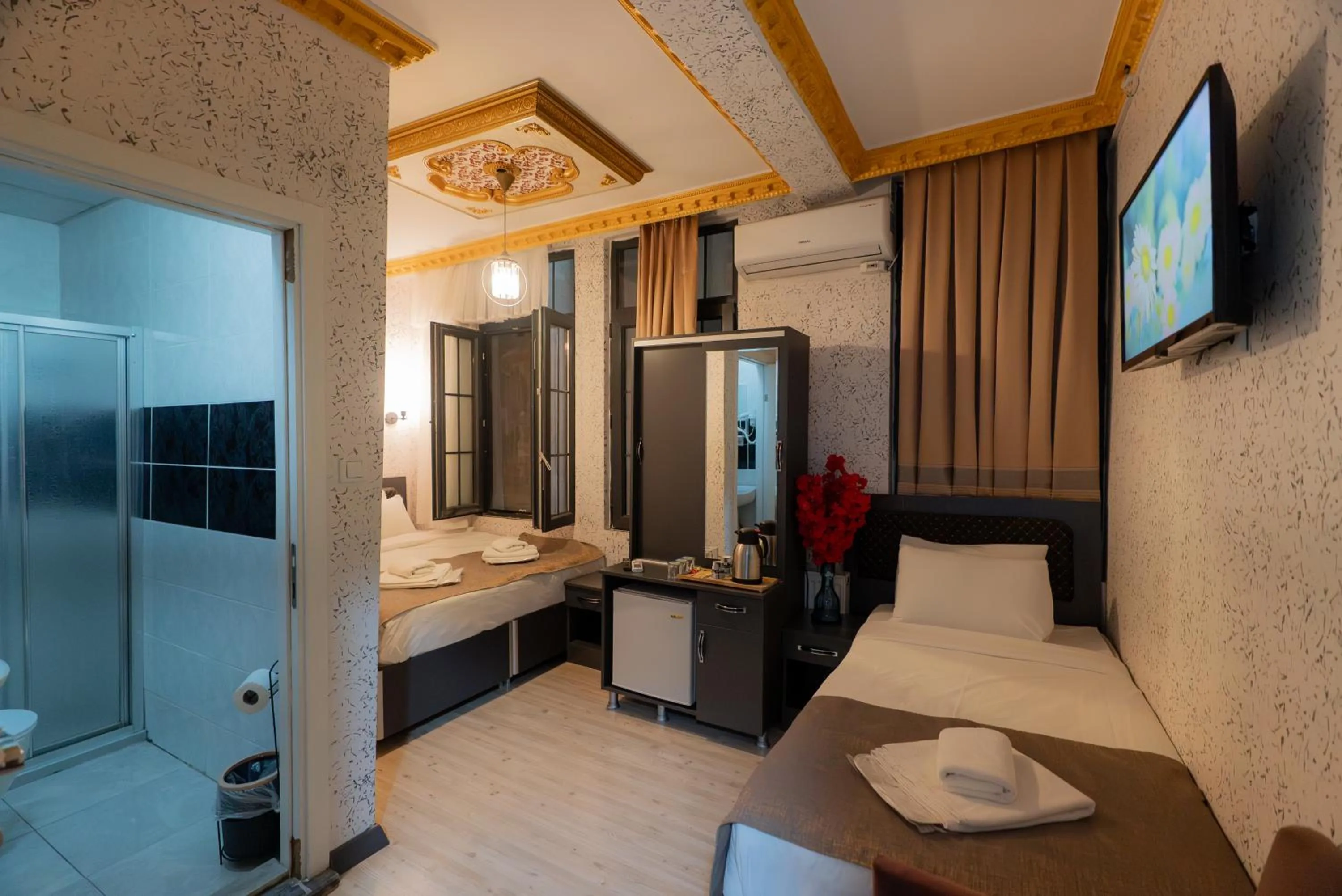 Shower, Bed in Golden Horn Park Hotel
