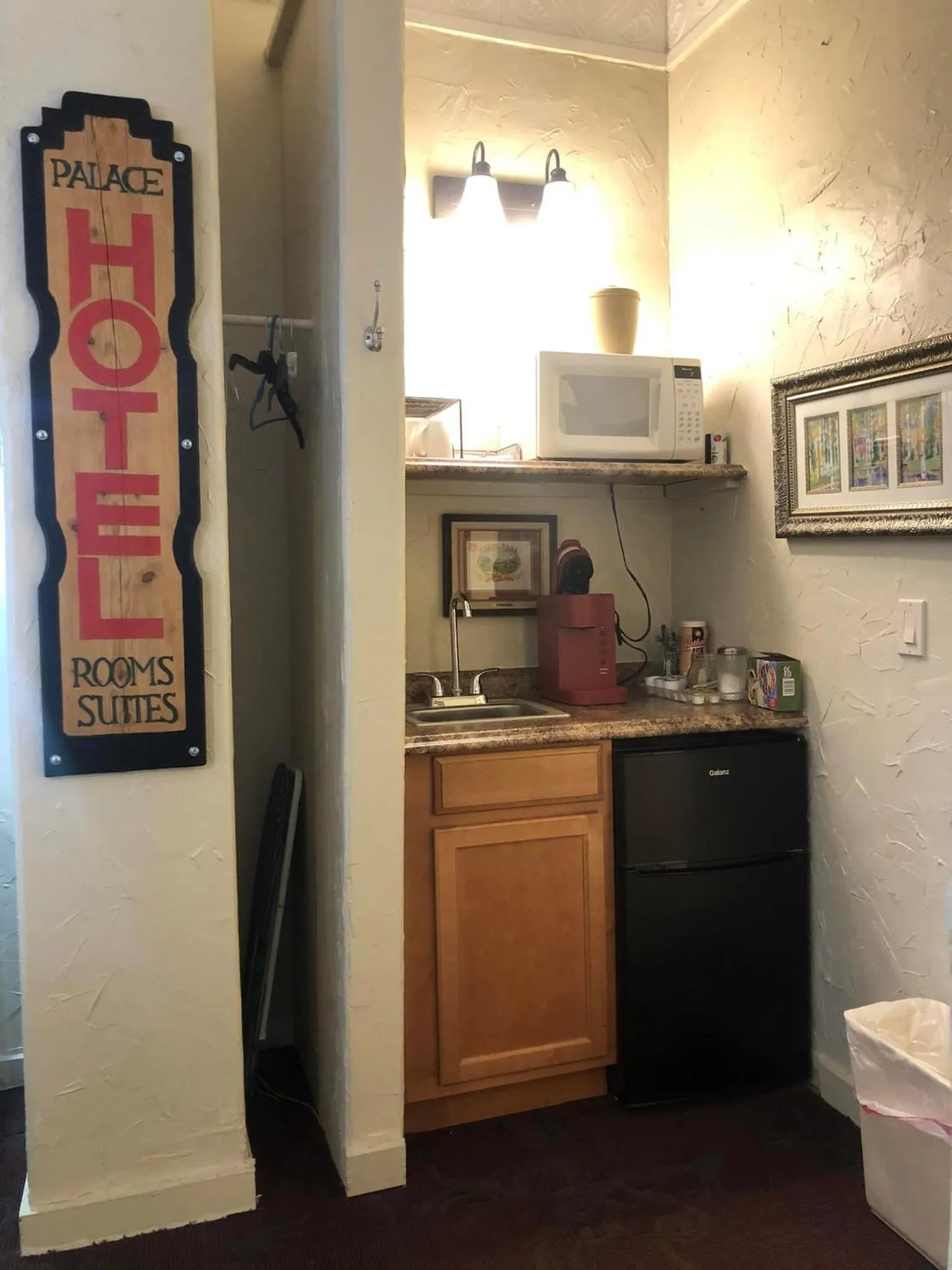 Kitchen or kitchenette in Historic Palace Hotel