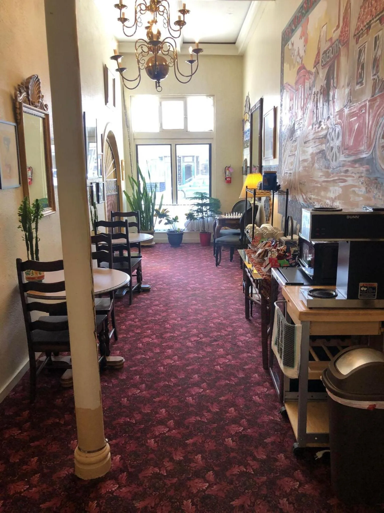 Breakfast in Historic Palace Hotel