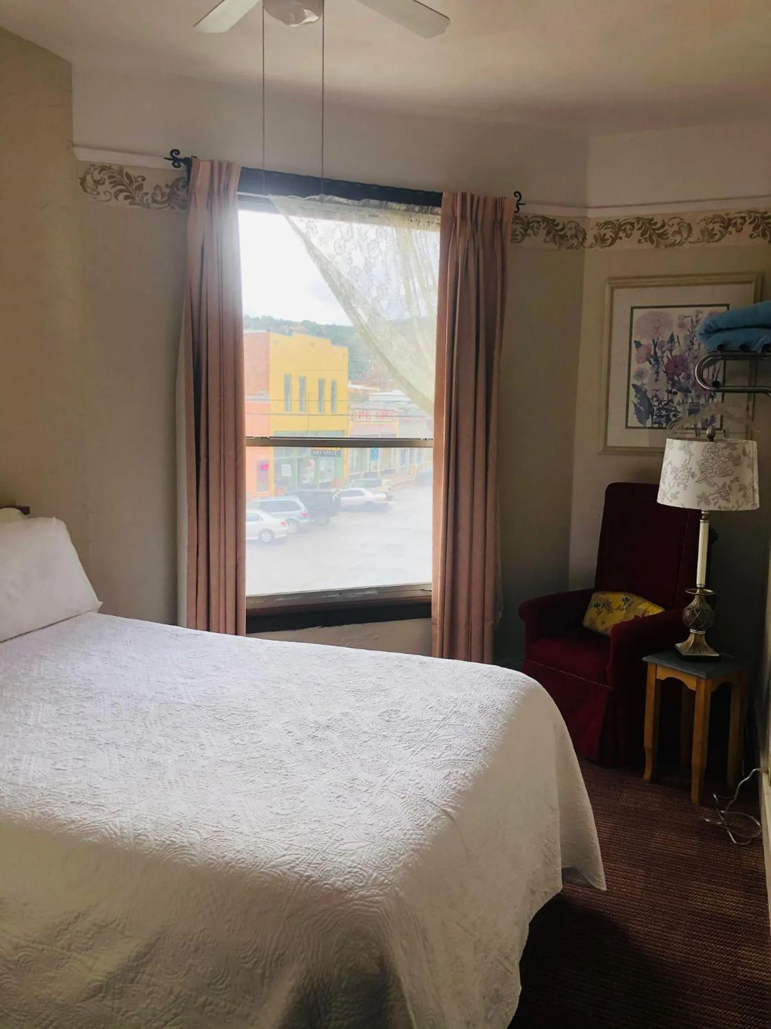 Bedroom, Bed in Historic Palace Hotel