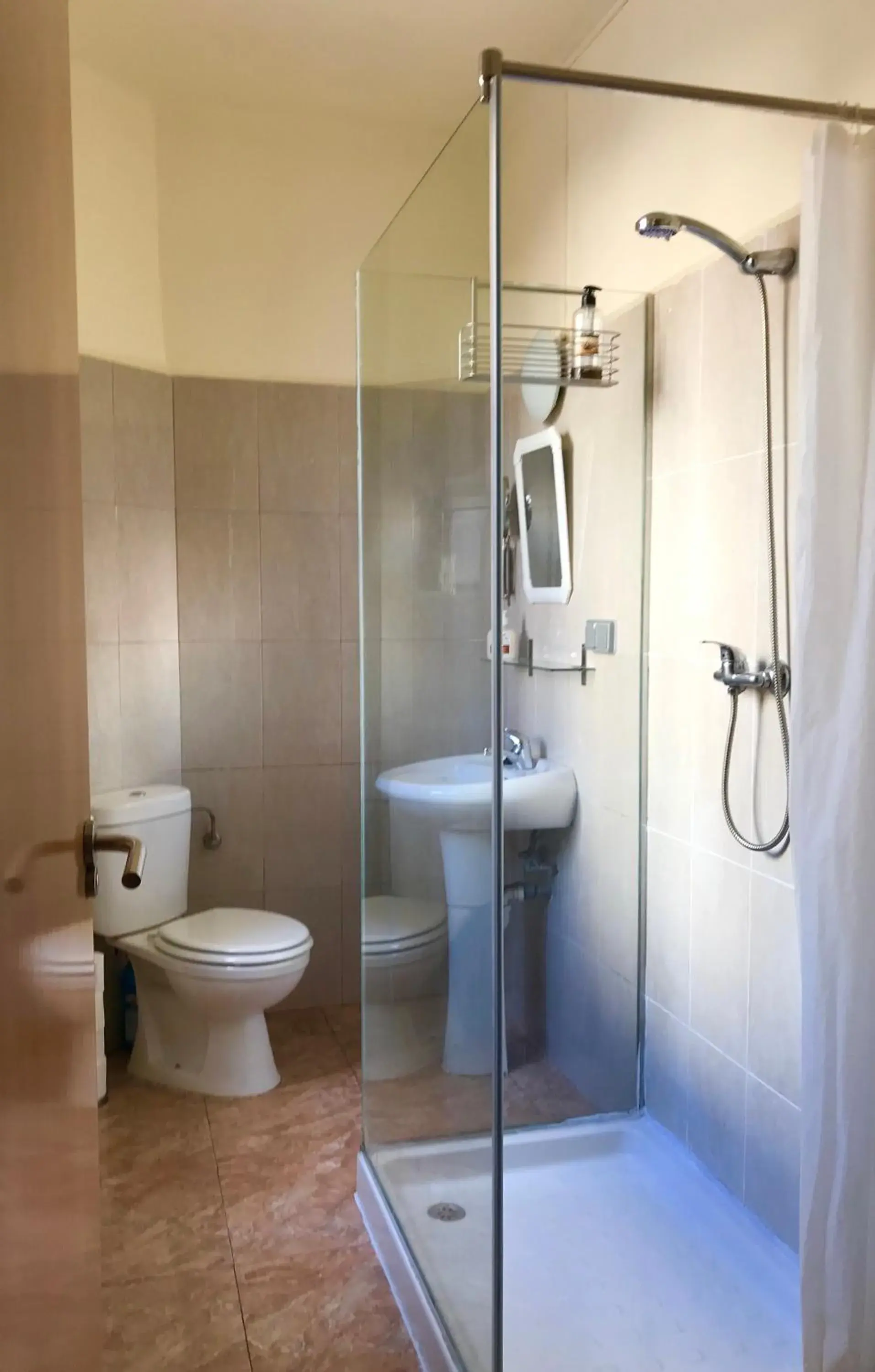 Deluxe Double or Twin Room in Hostal Atlanta Deluxe Double or Twin Room in Hostal Atlanta