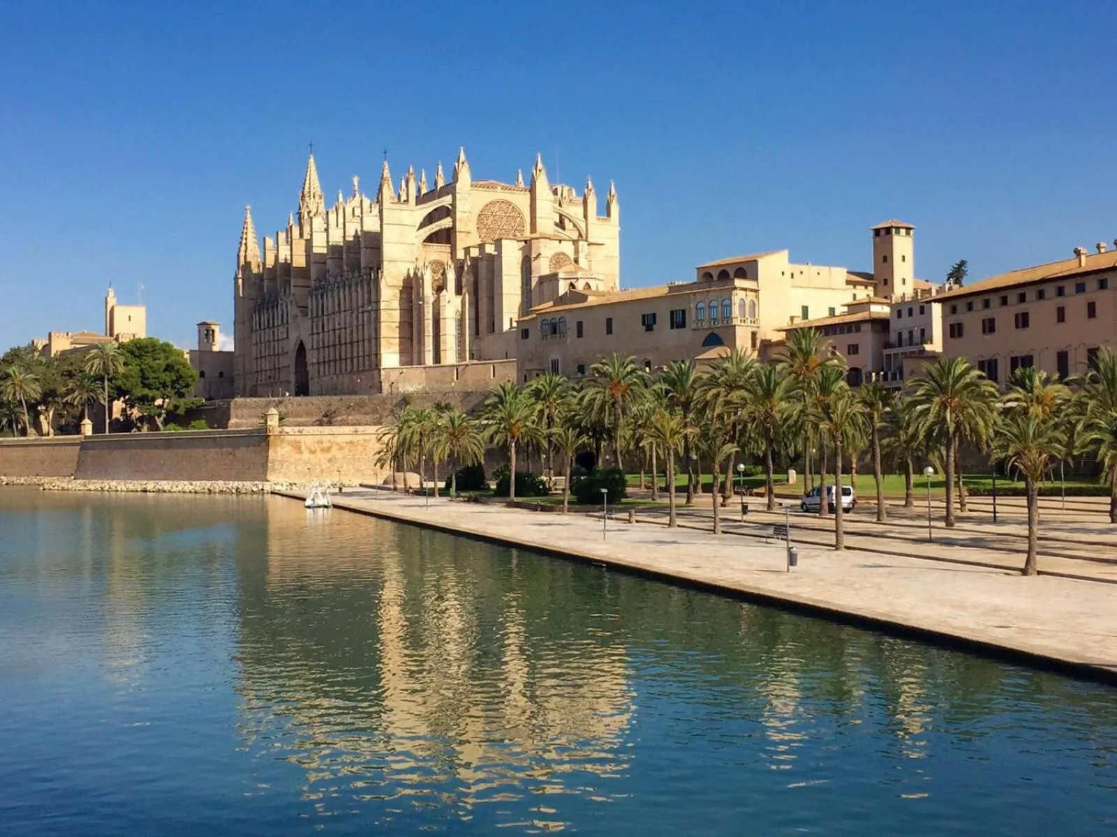 Nearby landmark in Hostal Atlanta