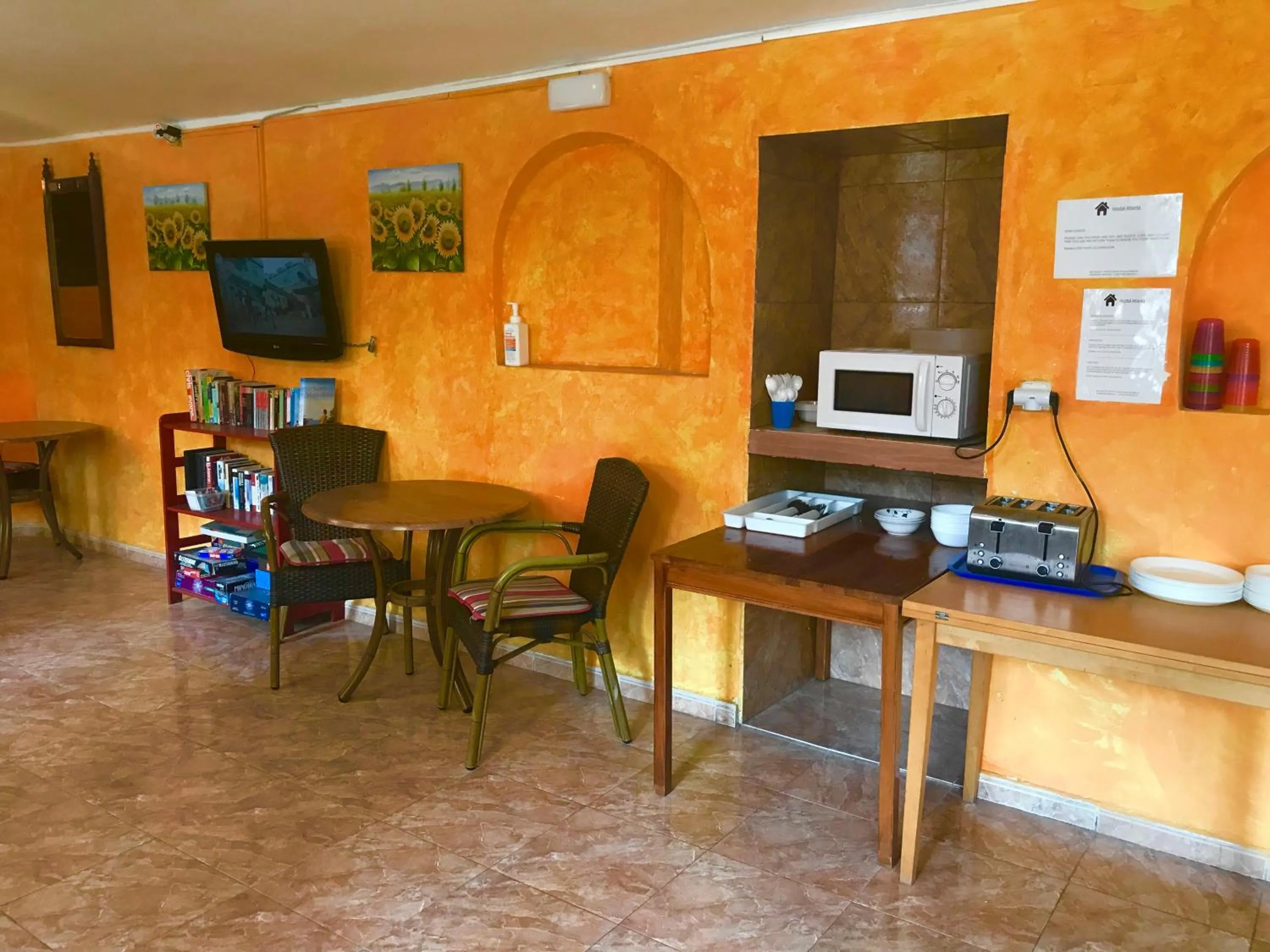 Kitchen or kitchenette in Hostal Atlanta