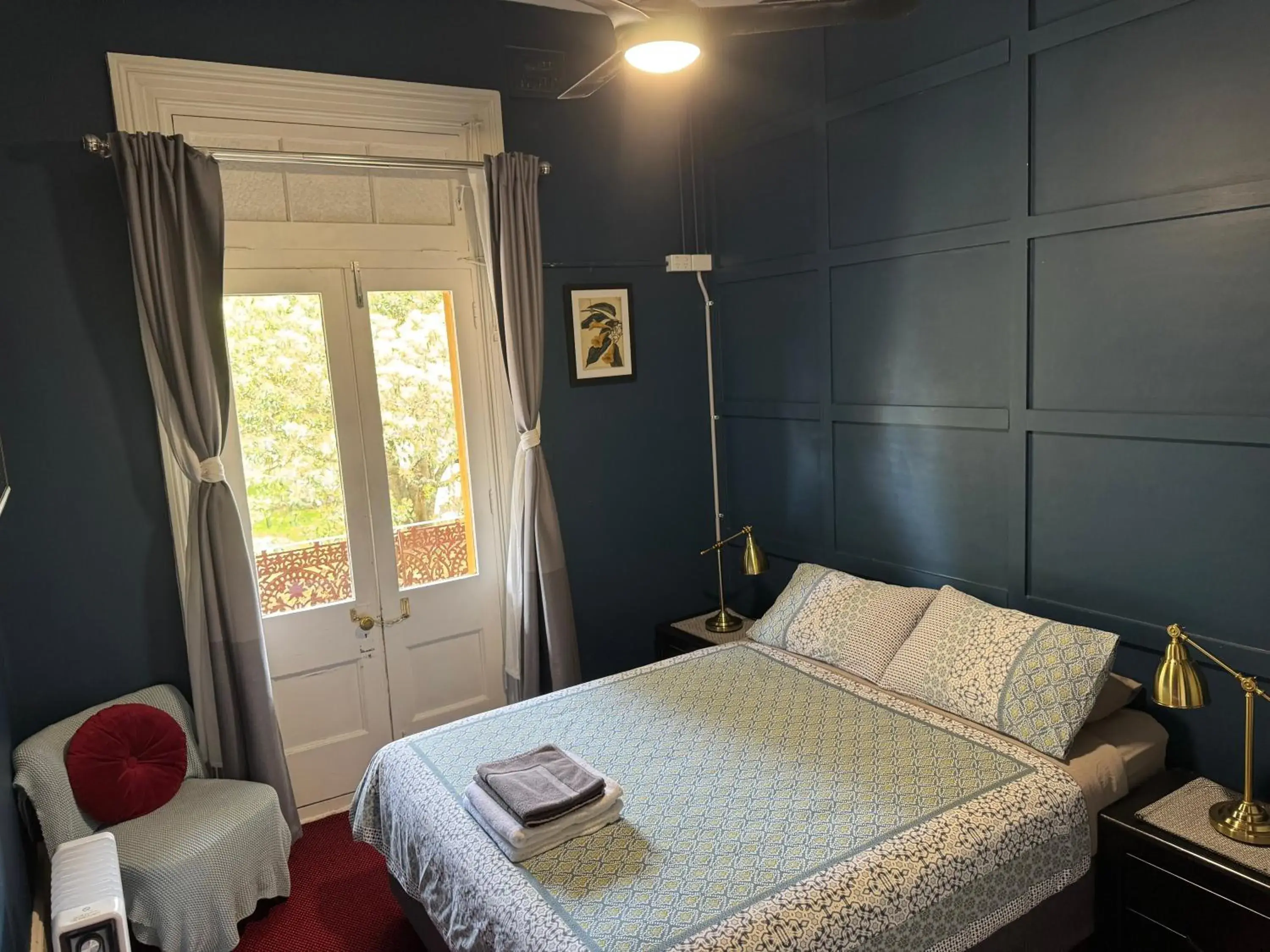 Queen Room with Balcony in The Royal Mail Hotel Braidwood Queen Room with Balcony in The Royal Mail Hotel Braidwood