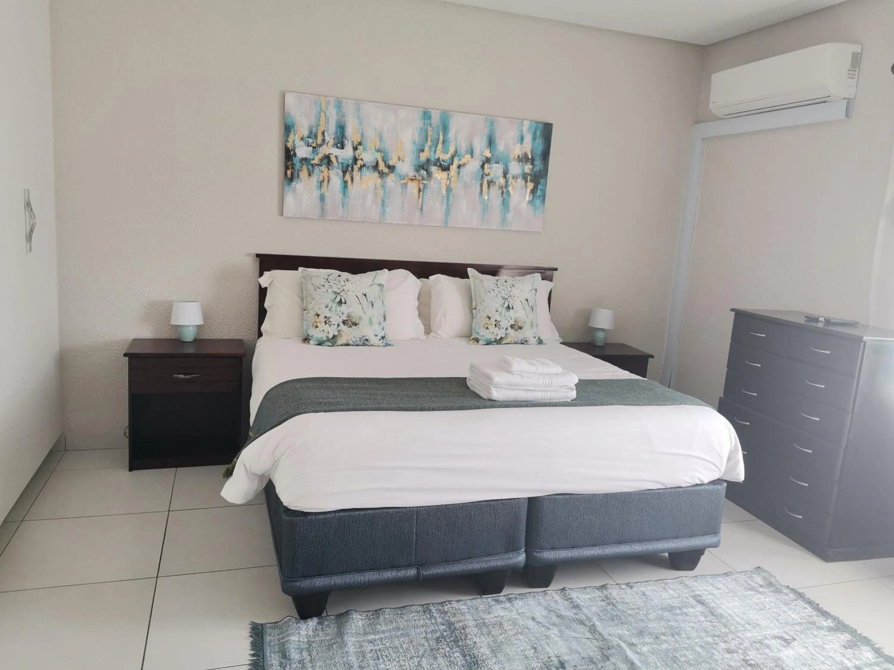 Bedroom, Bed in Margate Beach Lodge