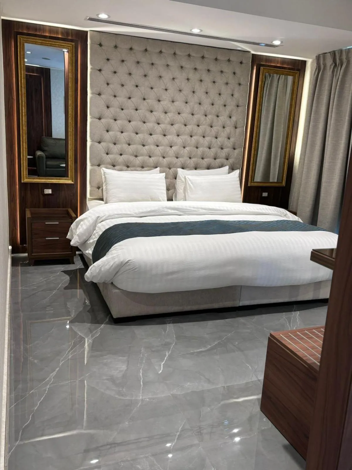 Bed in Seas Hotel Amman