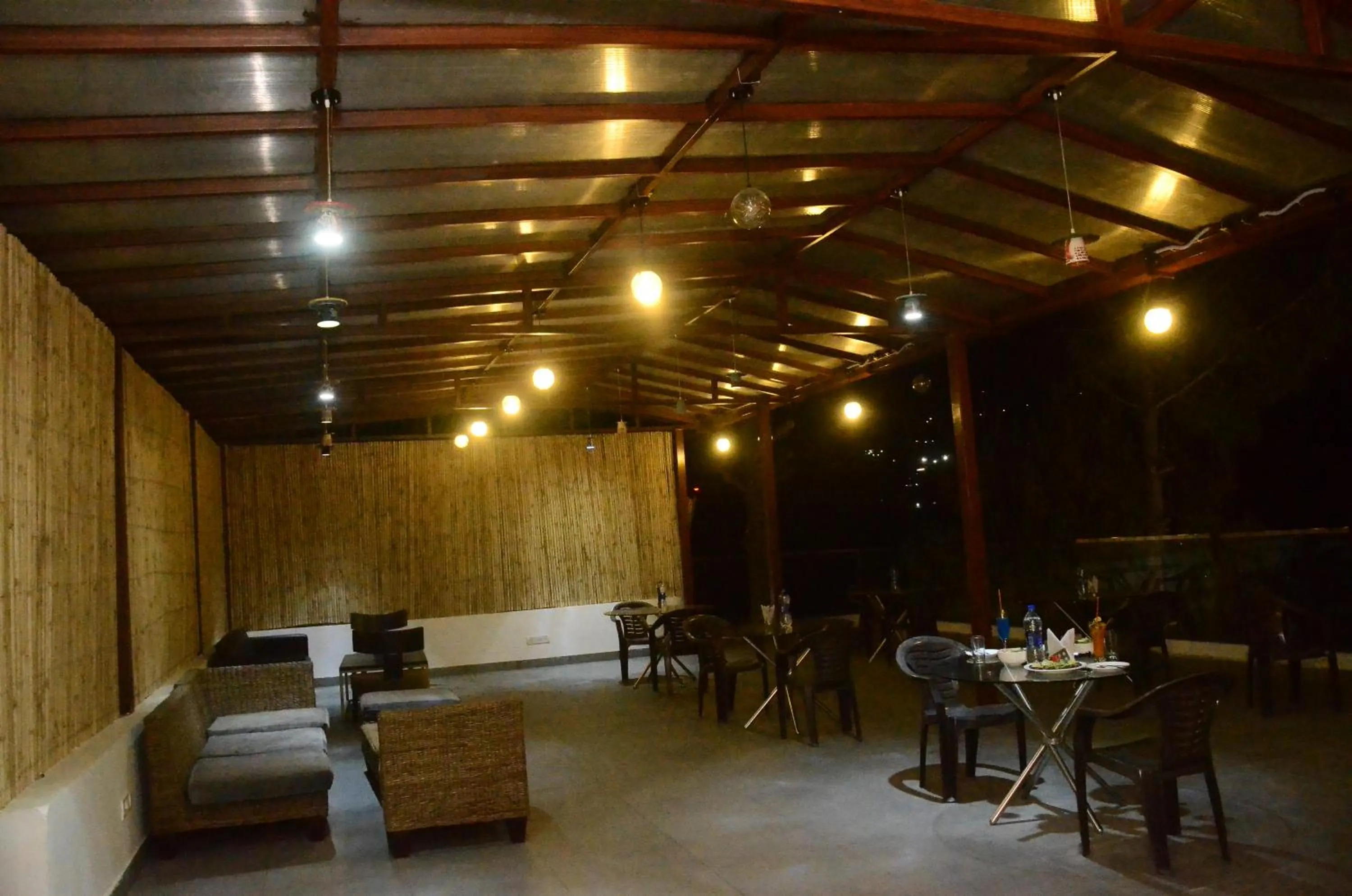 Restaurant/places to eat in The Golden Sunrise Hotel