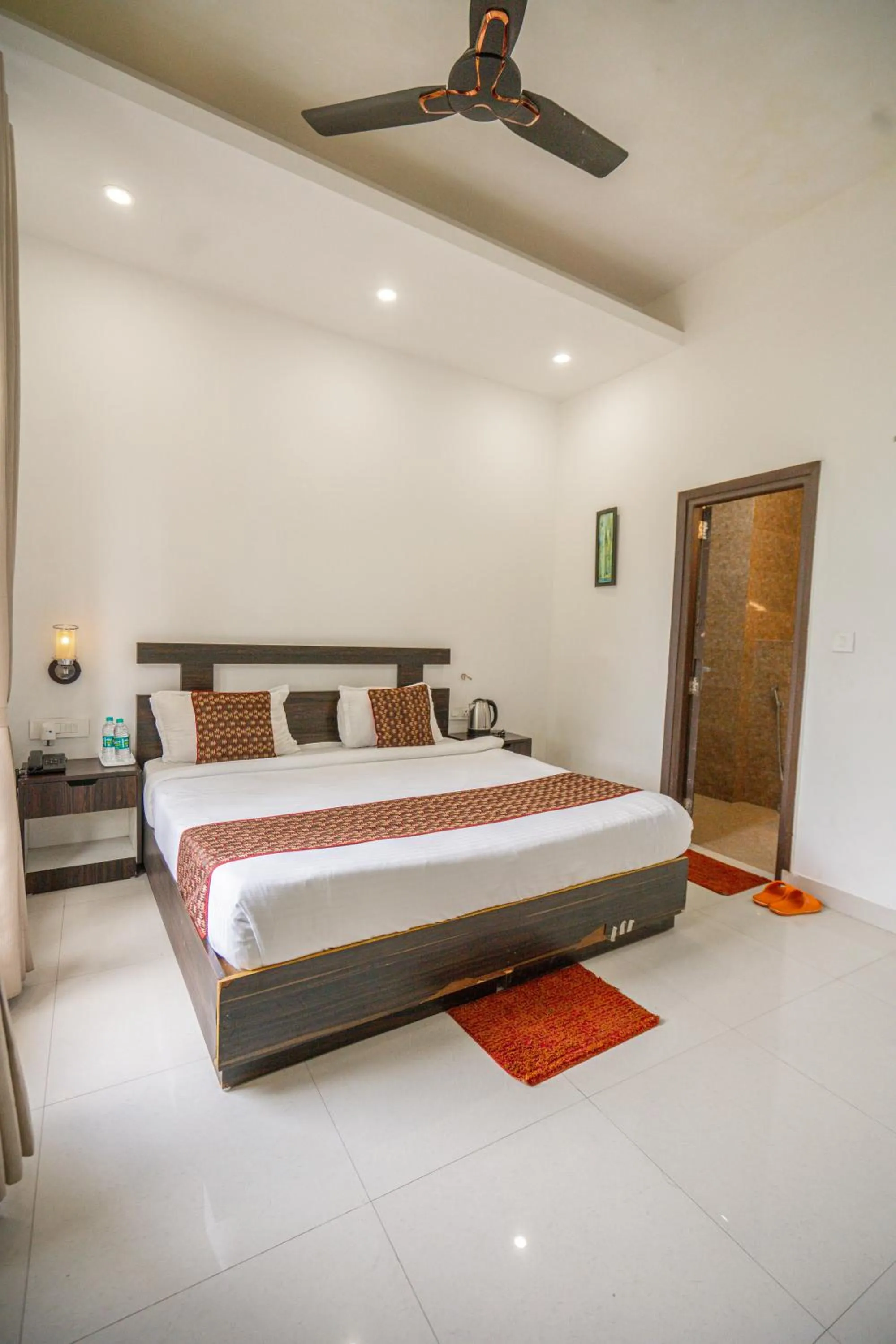 Bed in The Golden Sunrise Hotel