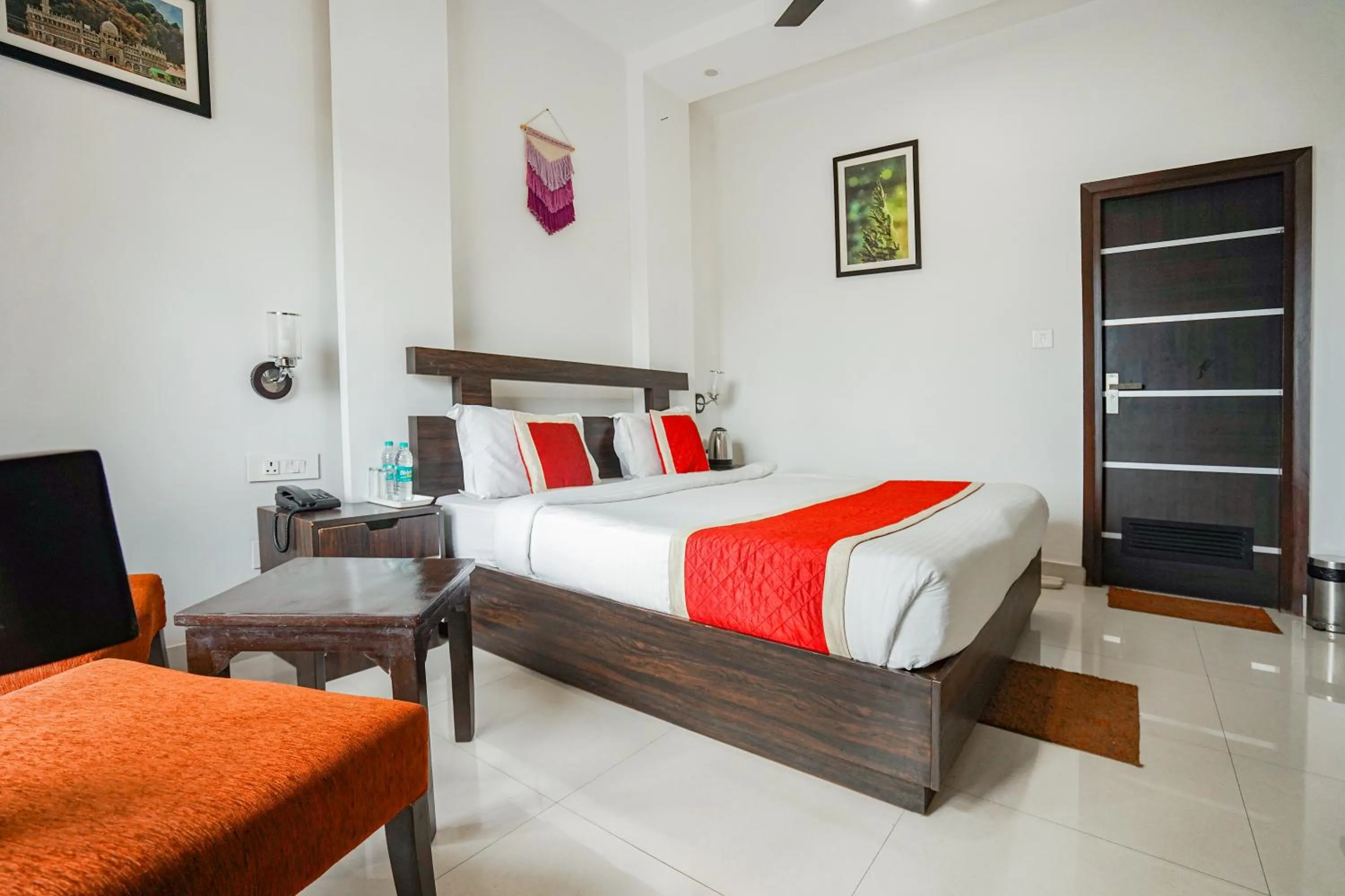 Bedroom, Bed in The Golden Sunrise Hotel