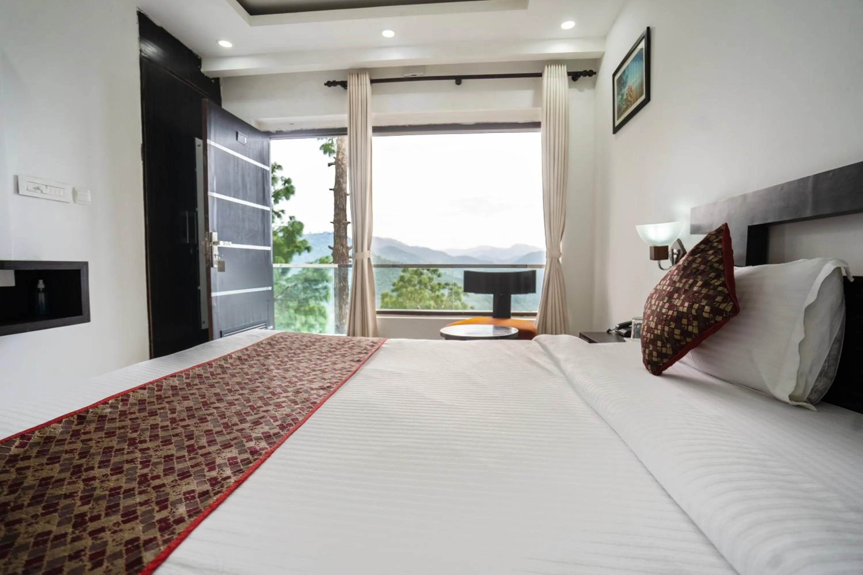 Bedroom, Bed in The Golden Sunrise Hotel