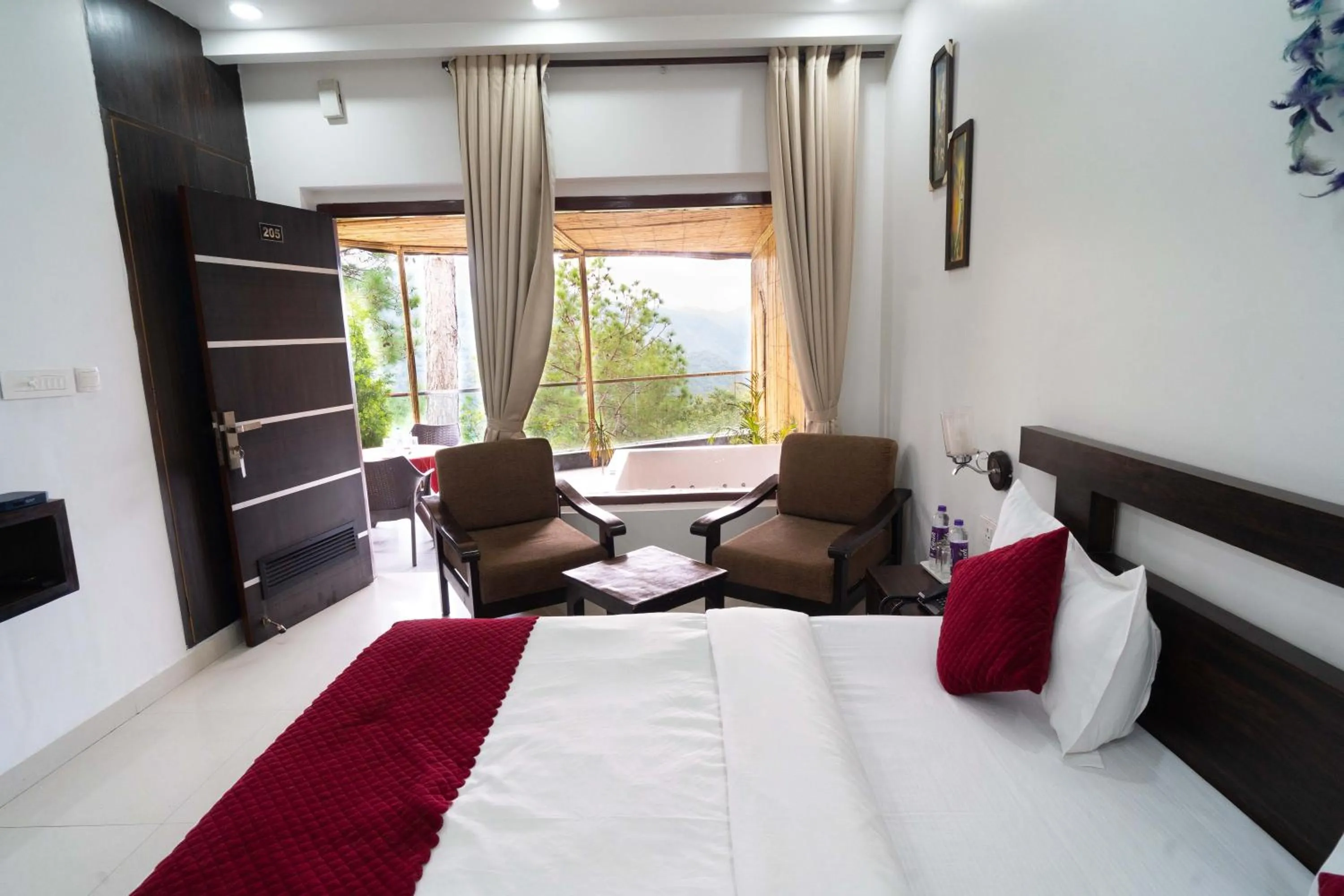 Photo of the whole room, Bed in The Golden Sunrise Hotel