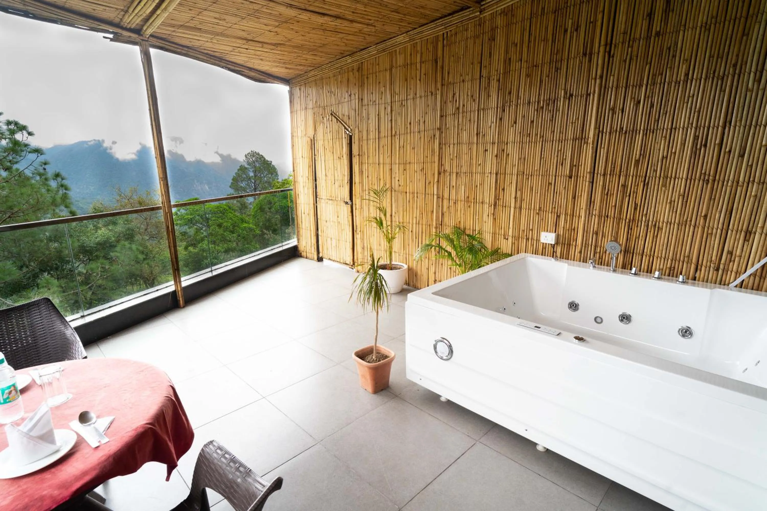 Hot Tub in The Golden Sunrise Hotel