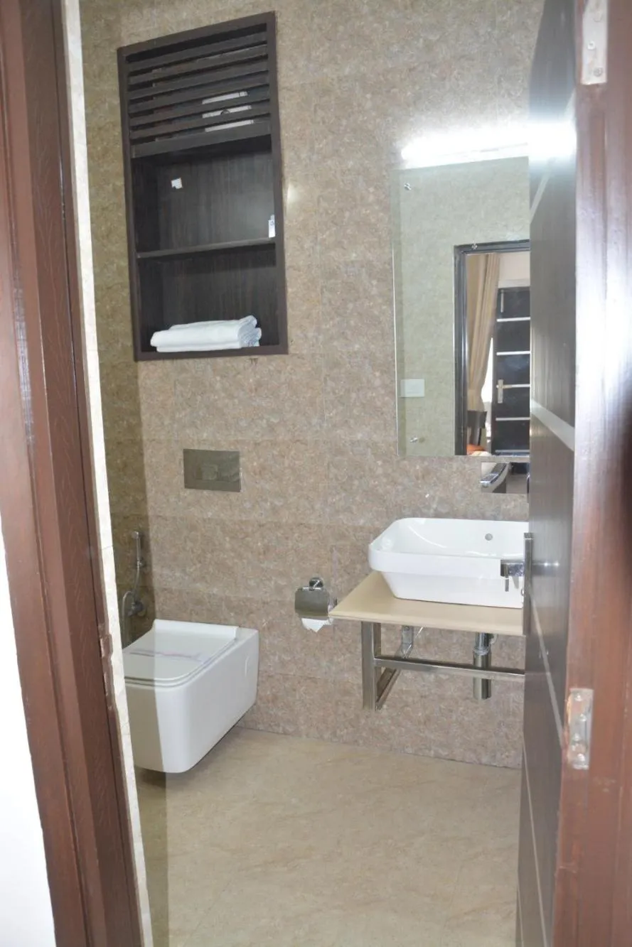 Bathroom in The Golden Sunrise Hotel