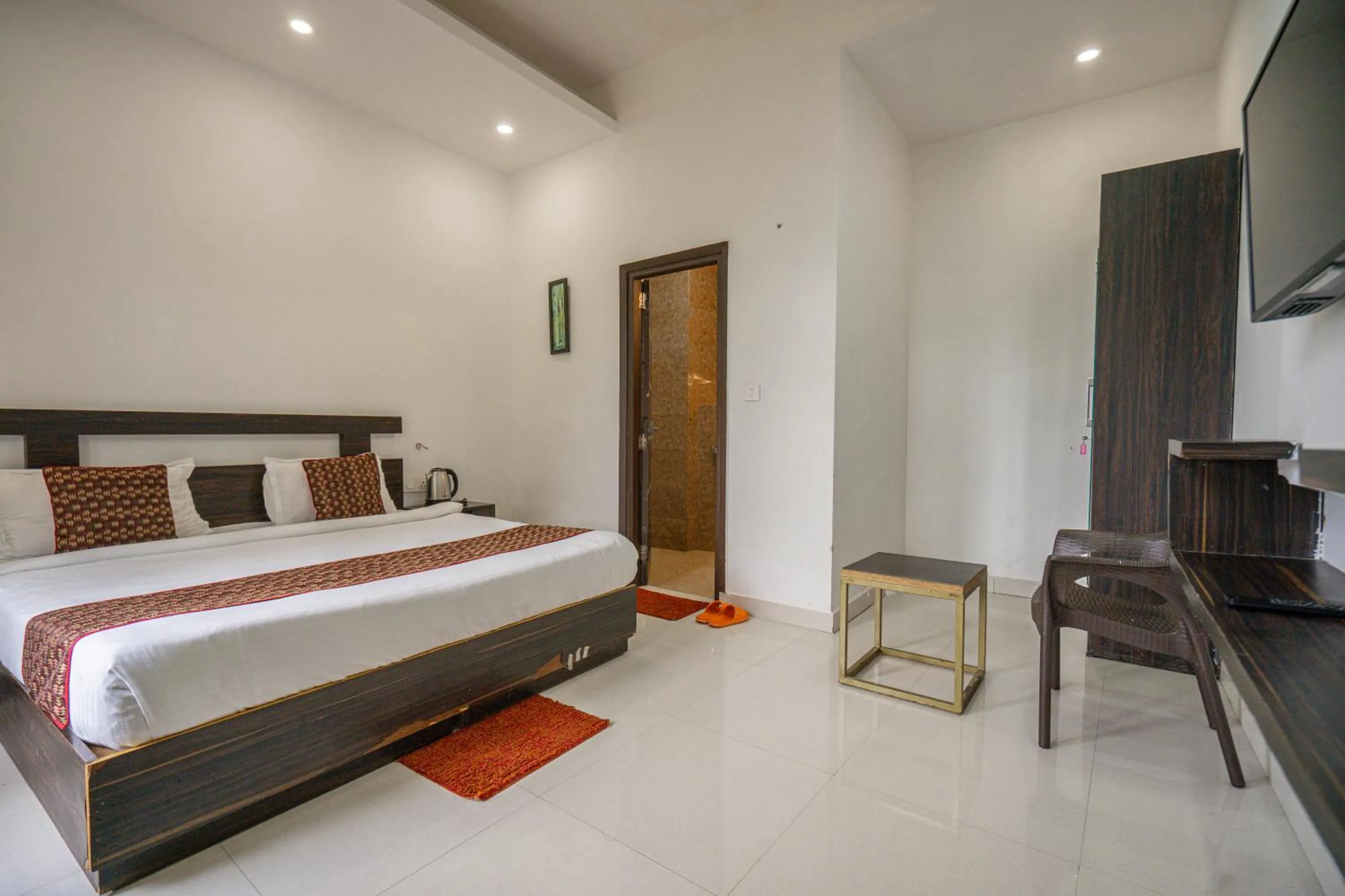 Bed in The Golden Sunrise Hotel