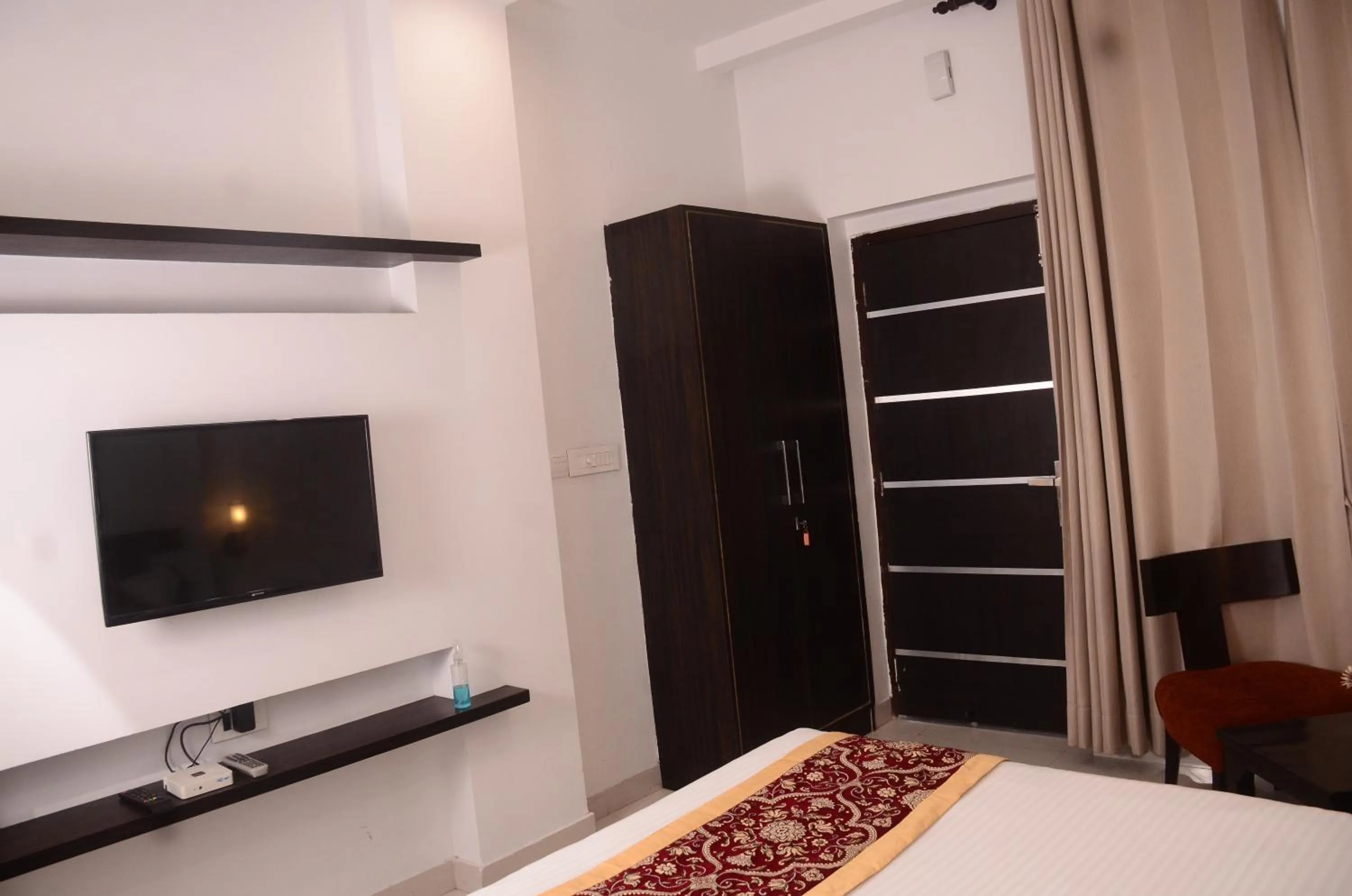 Bed in The Golden Sunrise Hotel