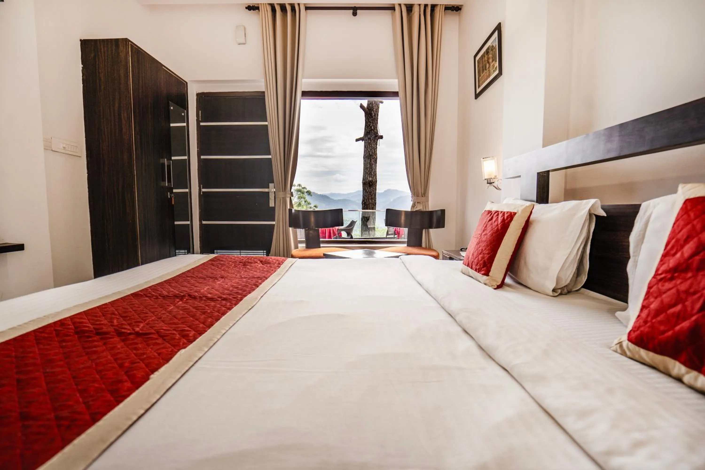 Bed in The Golden Sunrise Hotel