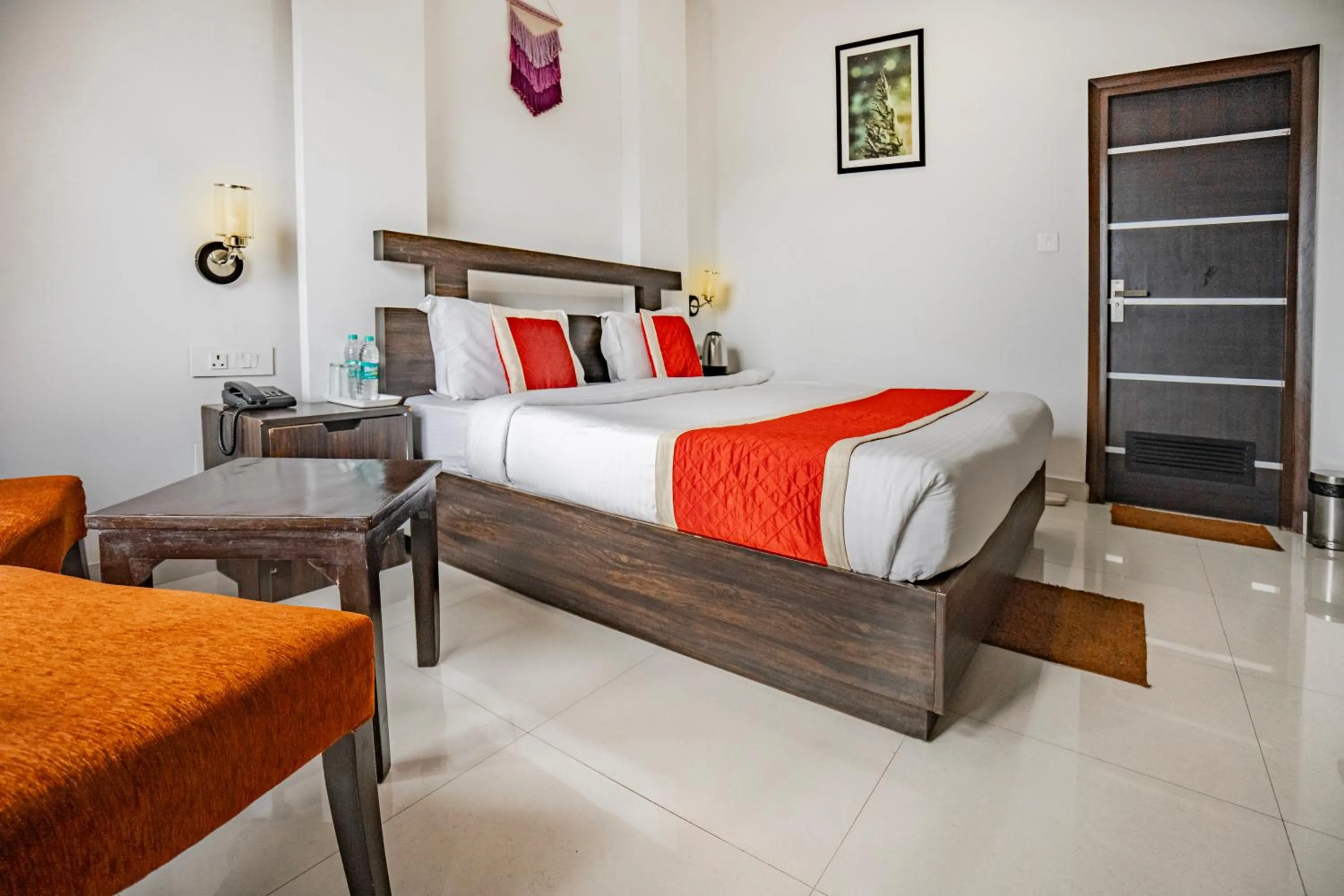 Bedroom, Bed in The Golden Sunrise Hotel