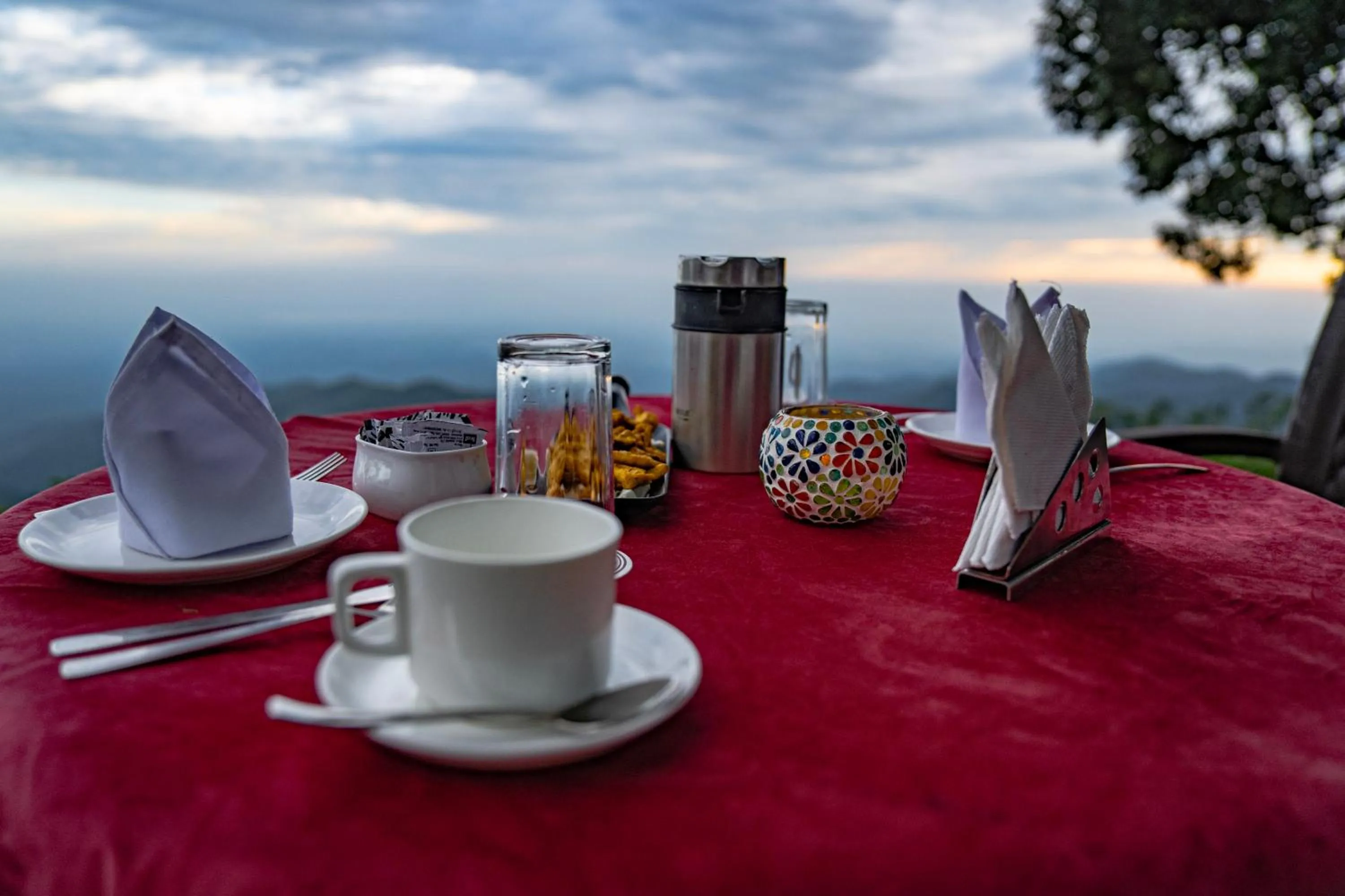 Restaurant/places to eat in The Golden Sunrise Hotel