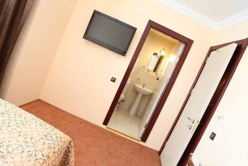 Photo of the whole room, Bed in Hattuşirin Hotel