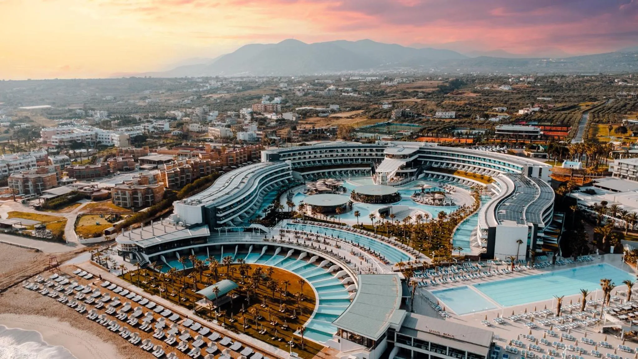 Property building in Lyttos Mare