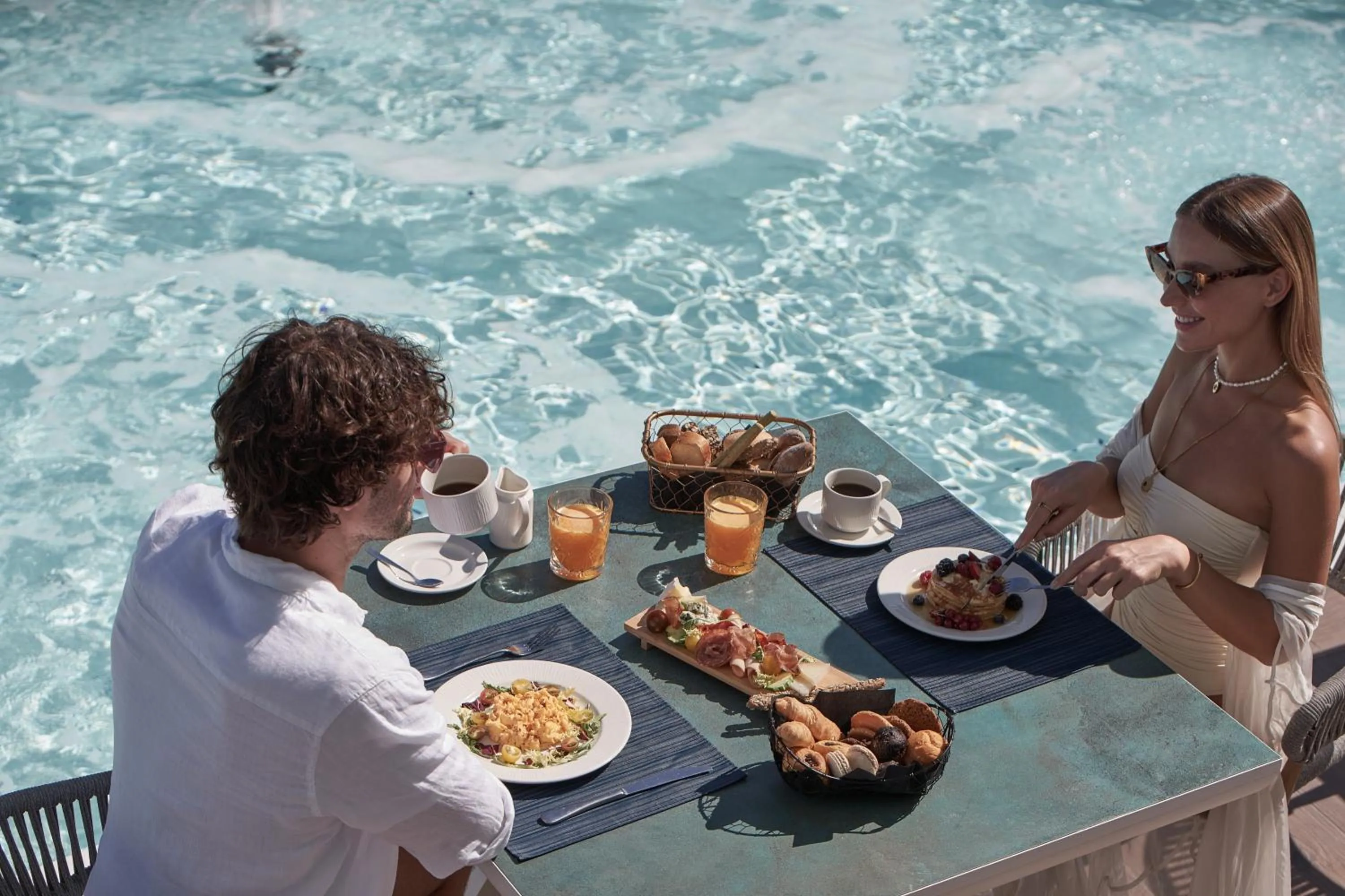 Restaurant/places to eat in Lyttos Mare