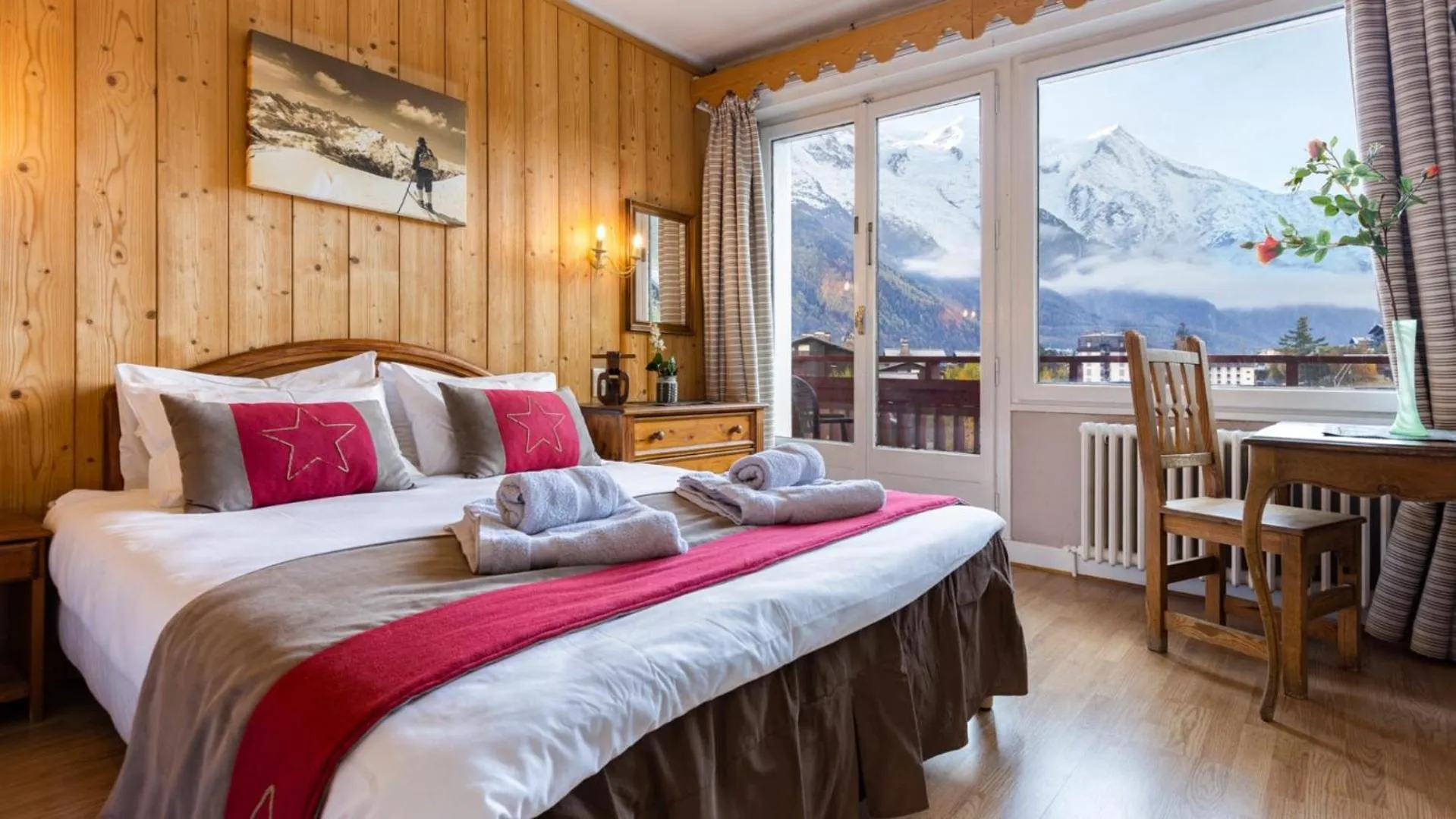 View (from property/room), Bed in Chalet Hôtel La Sapinière